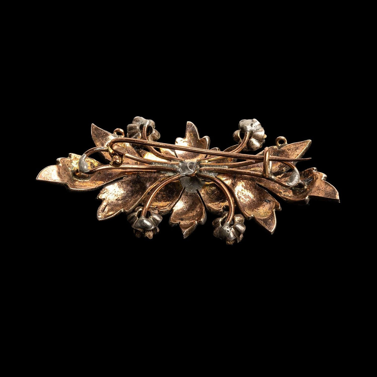 18TH CENTURY GOLD, DIAMONDS, AND STERLING SILVER BROOCH, detail view