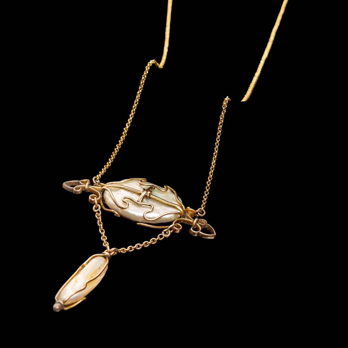 EDWARDIAN 14K GOLD & BAROQUE PEARL NECKLACE, detail view