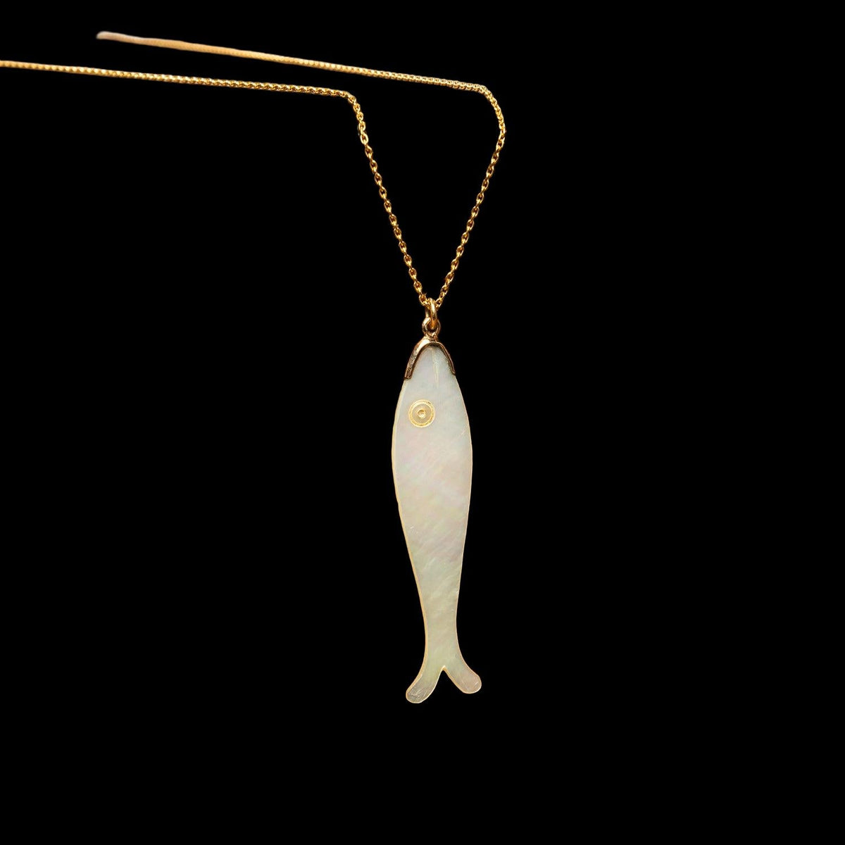18TH CENTURY MOTHER OF PEARL GAMING CHIP NECKLACE 01, detail view