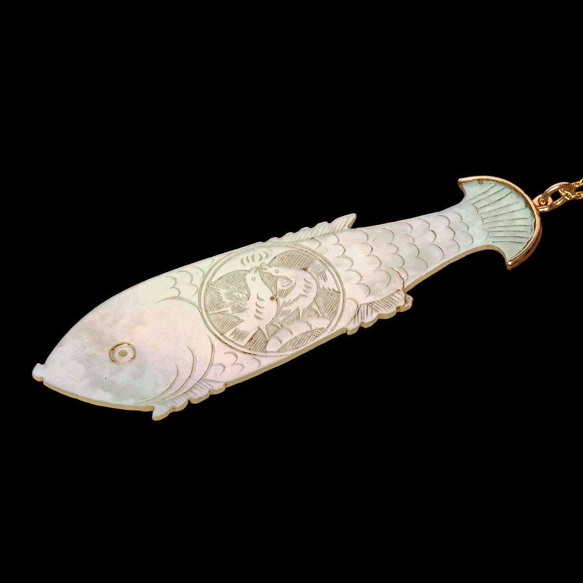 18TH CENTURY MOTHER OF PEARL GAMING CHIP NECKLACE 02, detail view