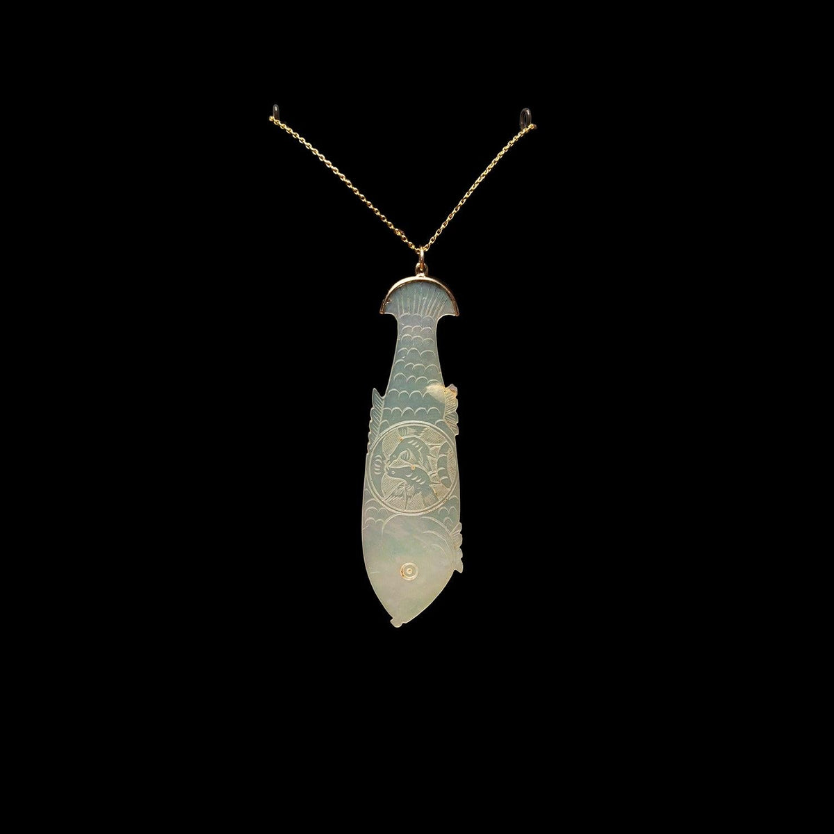 18TH CENTURY MOTHER OF PEARL GAMING CHIP NECKLACE 02, detail view