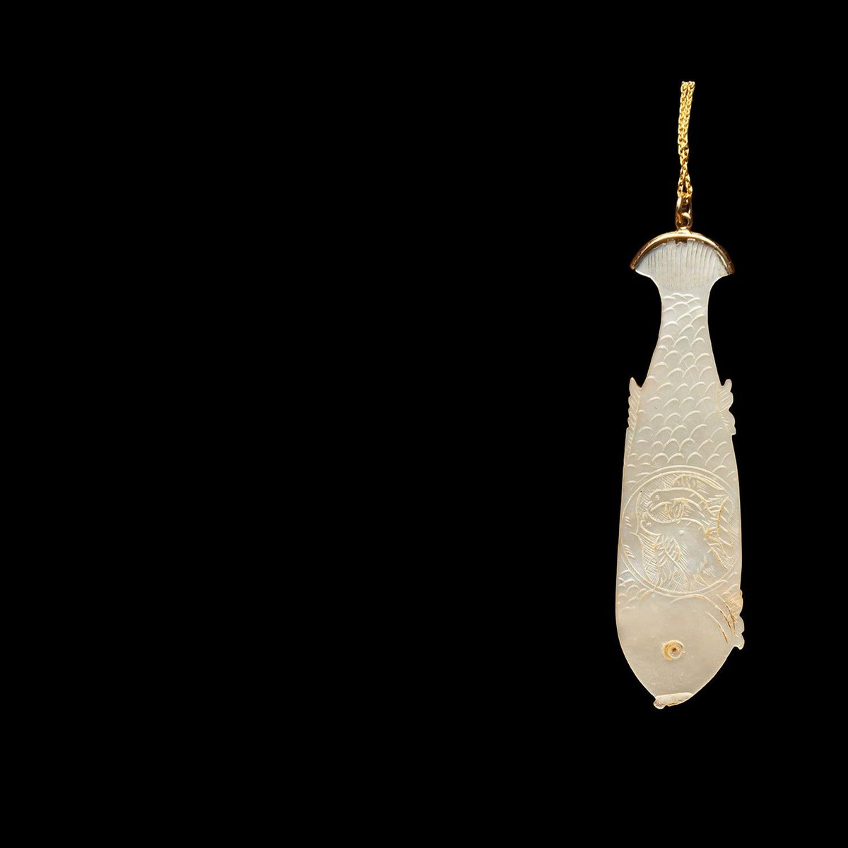 18TH CENTURY MOTHER OF PEARL GAMING CHIP NECKLACE 03, detail view