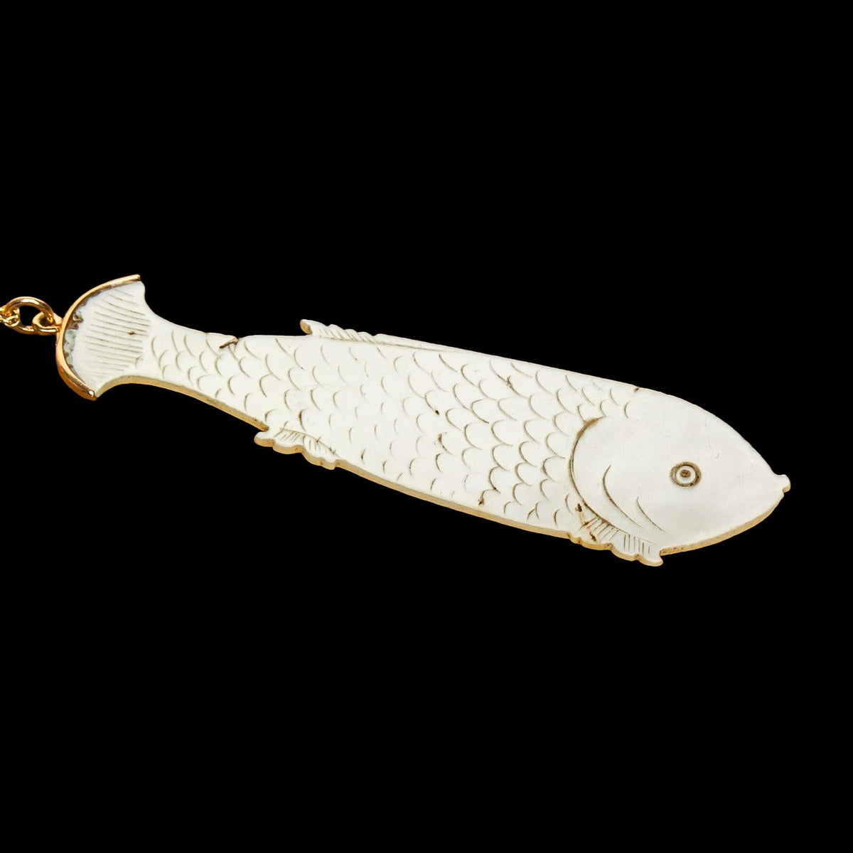 18TH CENTURY MOTHER OF PEARL GAMING CHIP NECKLACE 03, detail view