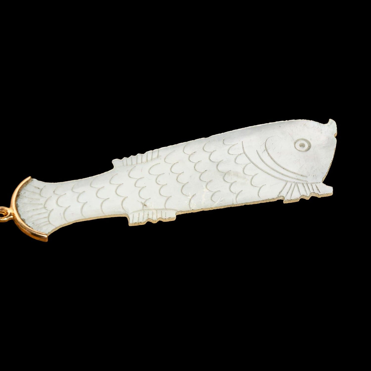 18TH CENTURY MOTHER OF PEARL GAMING CHIP NECKLACE 04, detail view