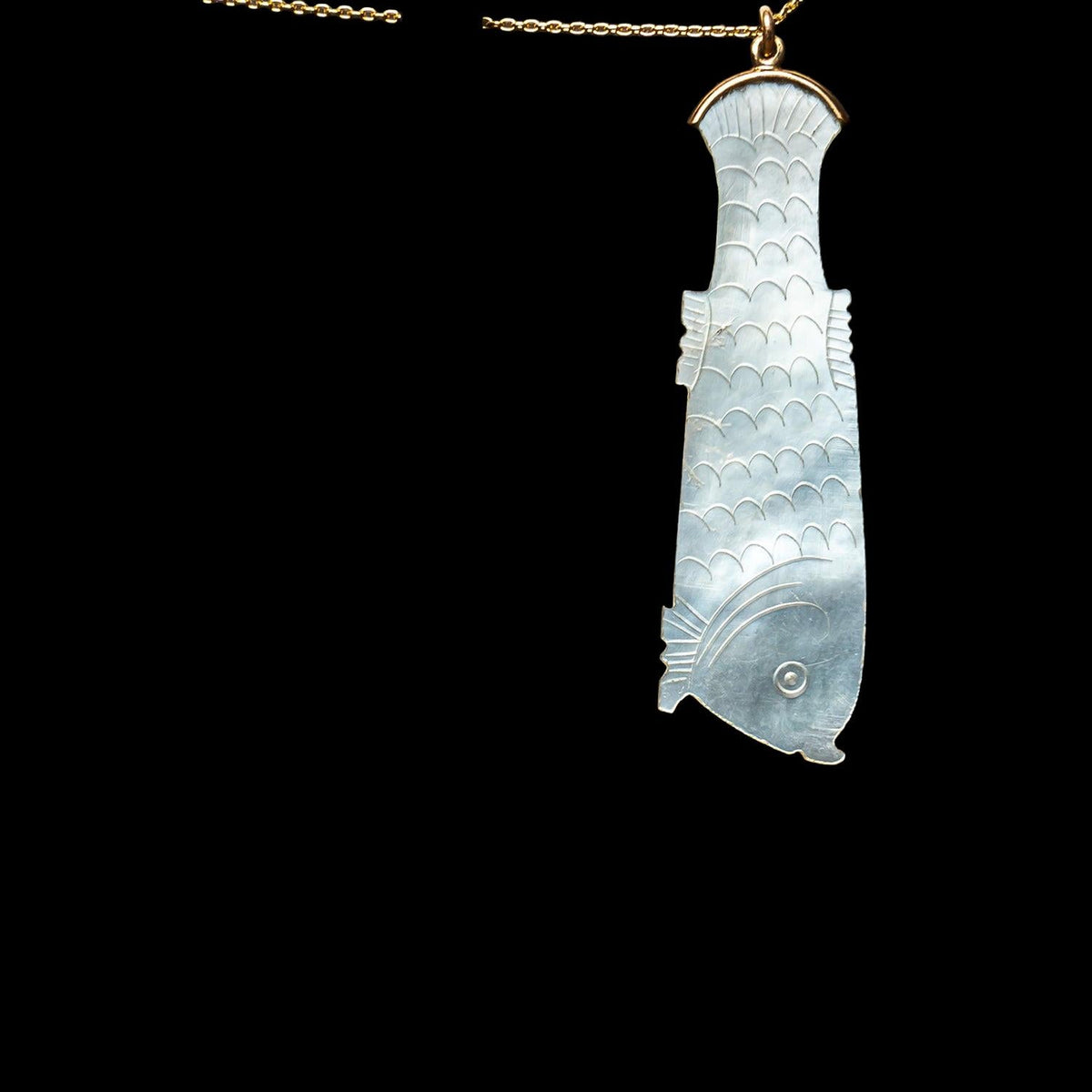 18TH CENTURY MOTHER OF PEARL GAMING CHIP NECKLACE 04, detail view
