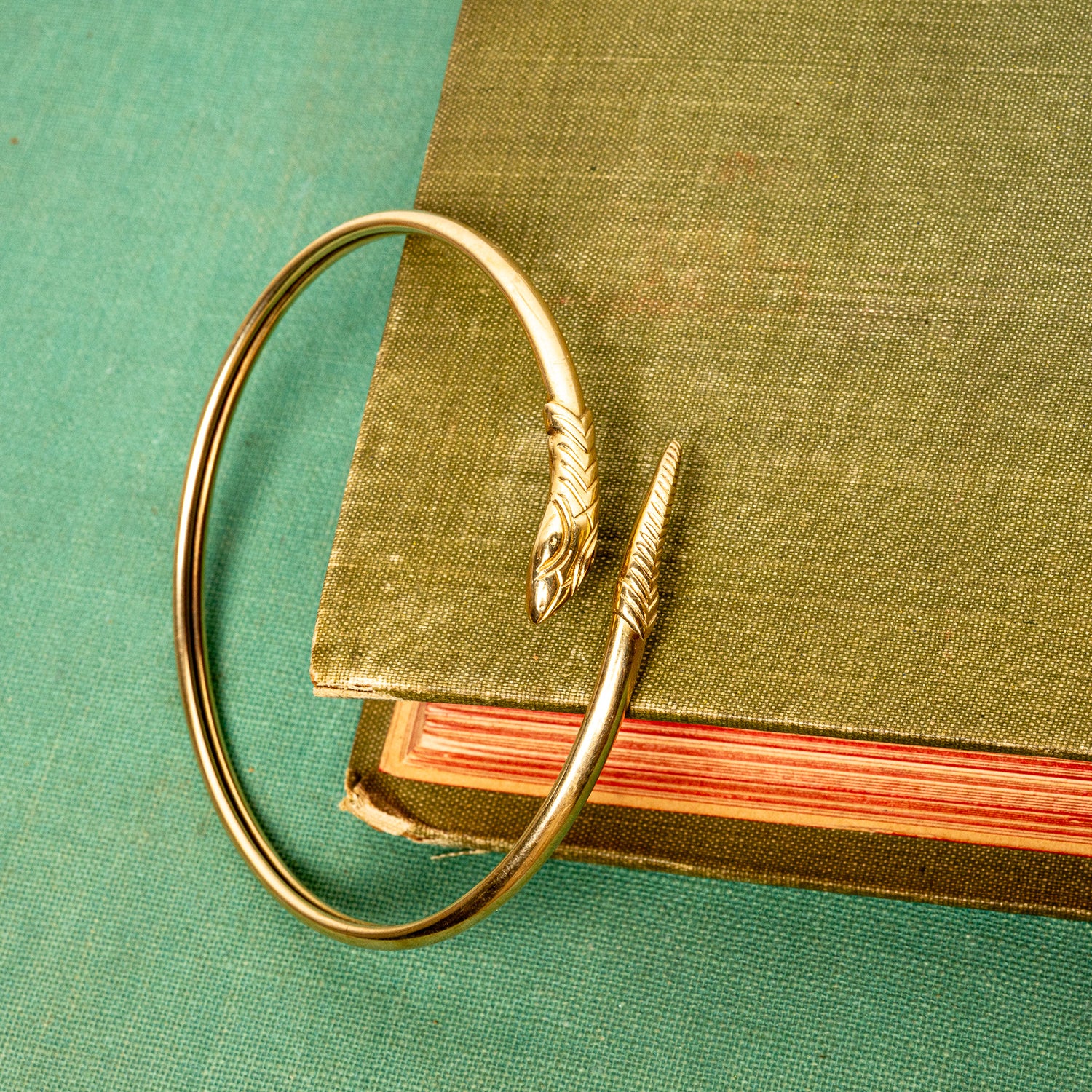 EARLY 20TH CENTURY 9K GOLD SNAKE BANGLE, detail view