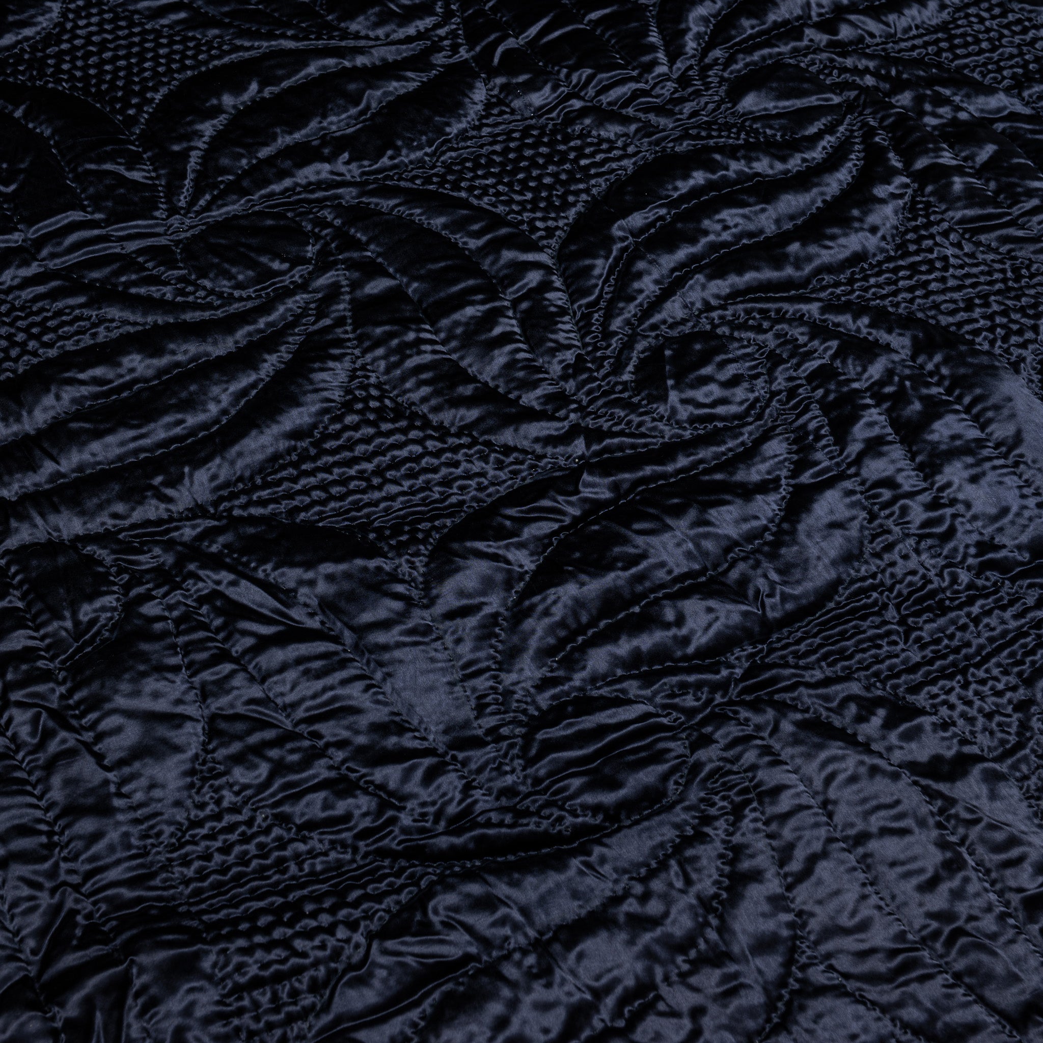 Leave Patterned Yorgan in Ink