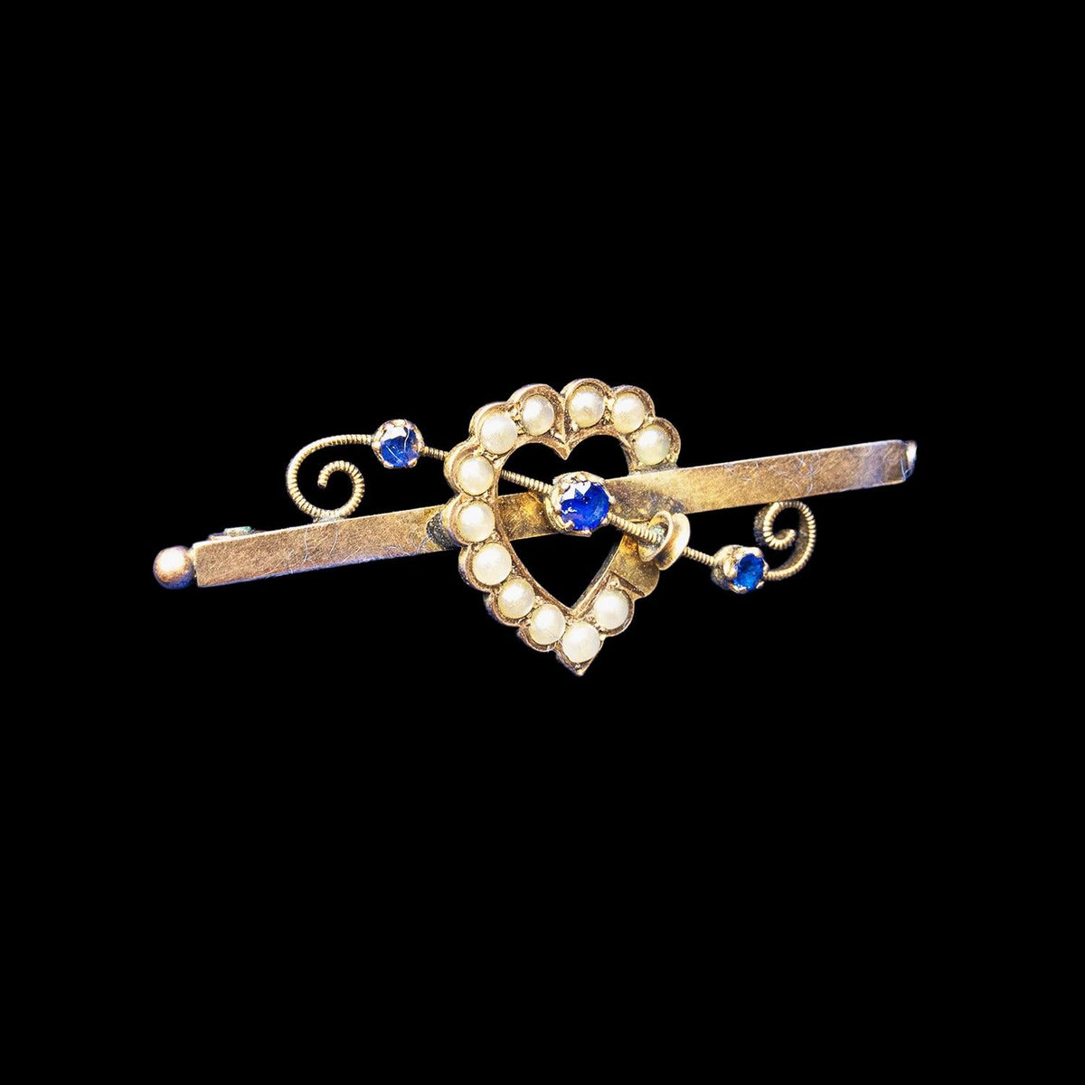 VICTORIAN HEART SEED PEARL & SAPPHIRE PIN, detail view