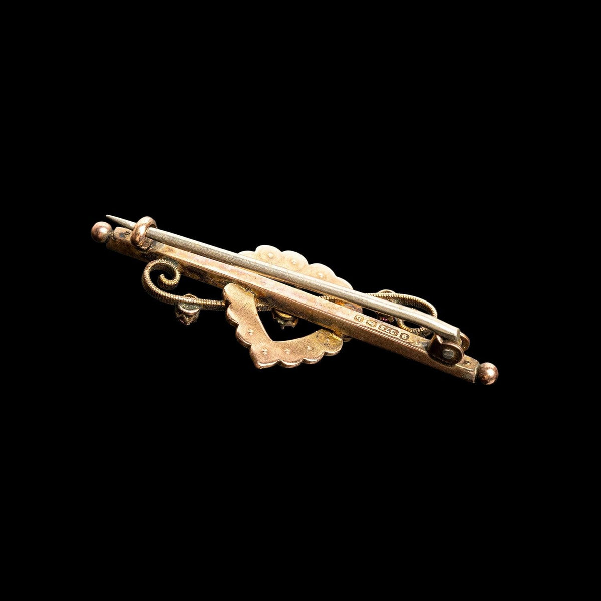 VICTORIAN HEART SEED PEARL & SAPPHIRE PIN, detail view