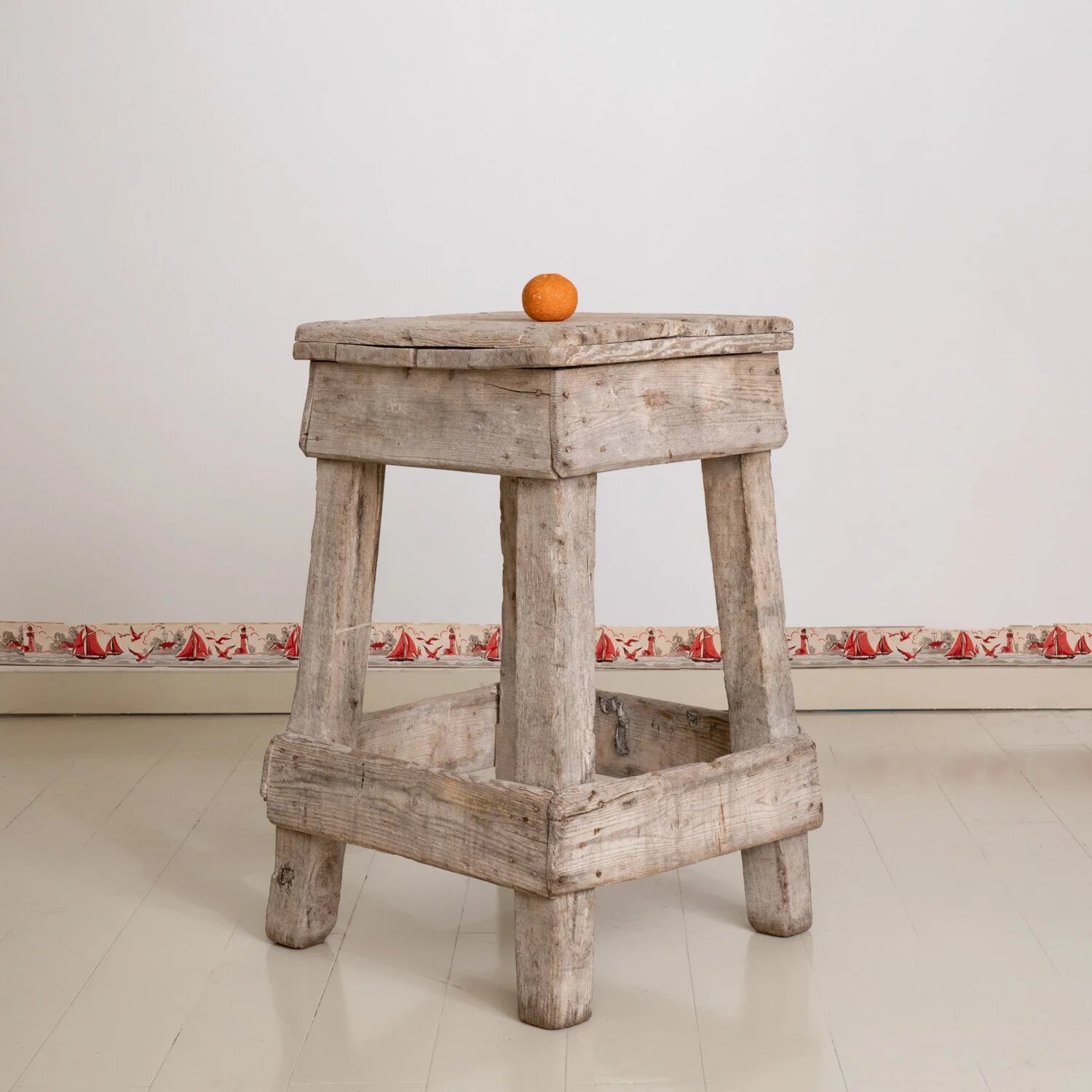 SCULPTOR'S STAND