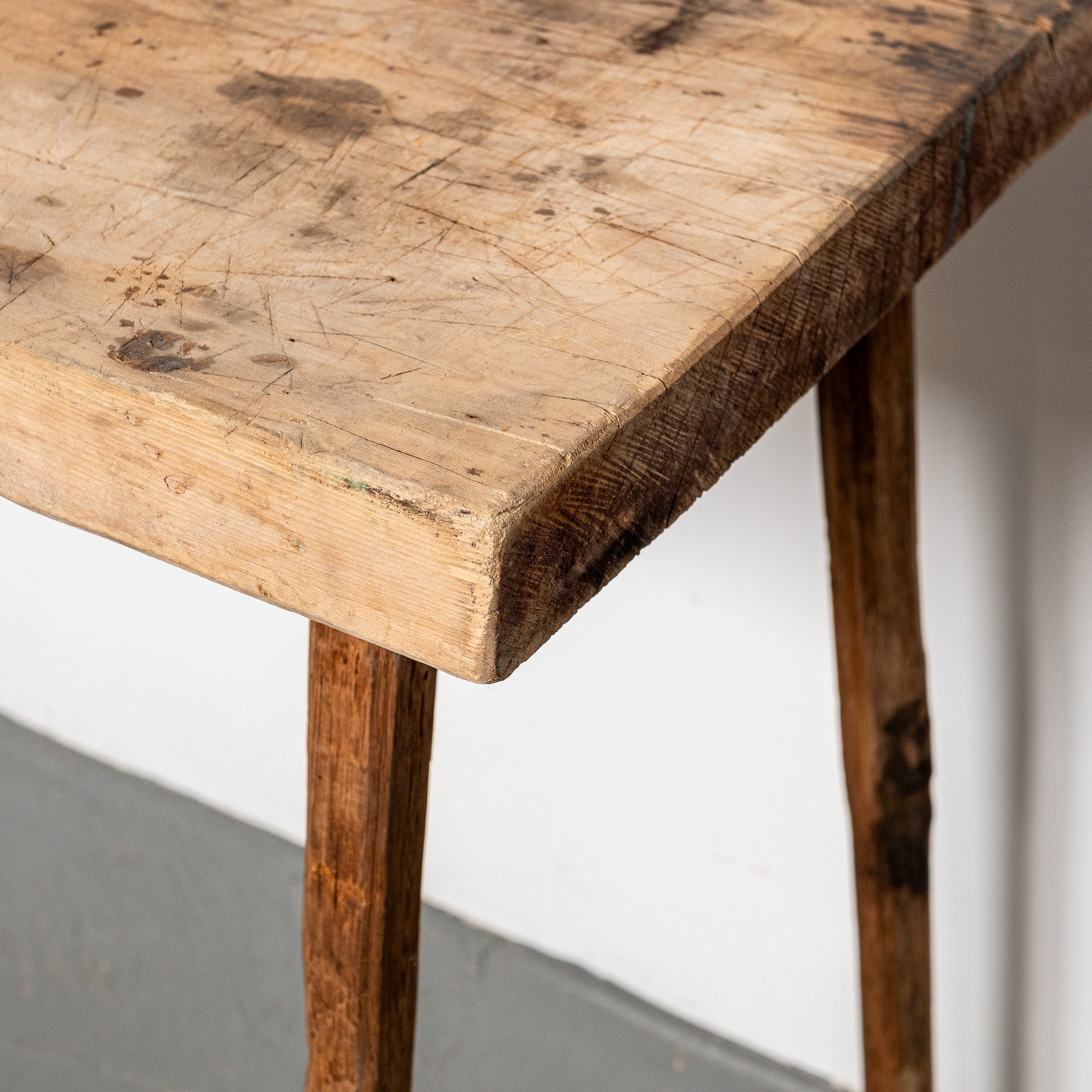 18th / 19th century American folk art peg leg table
