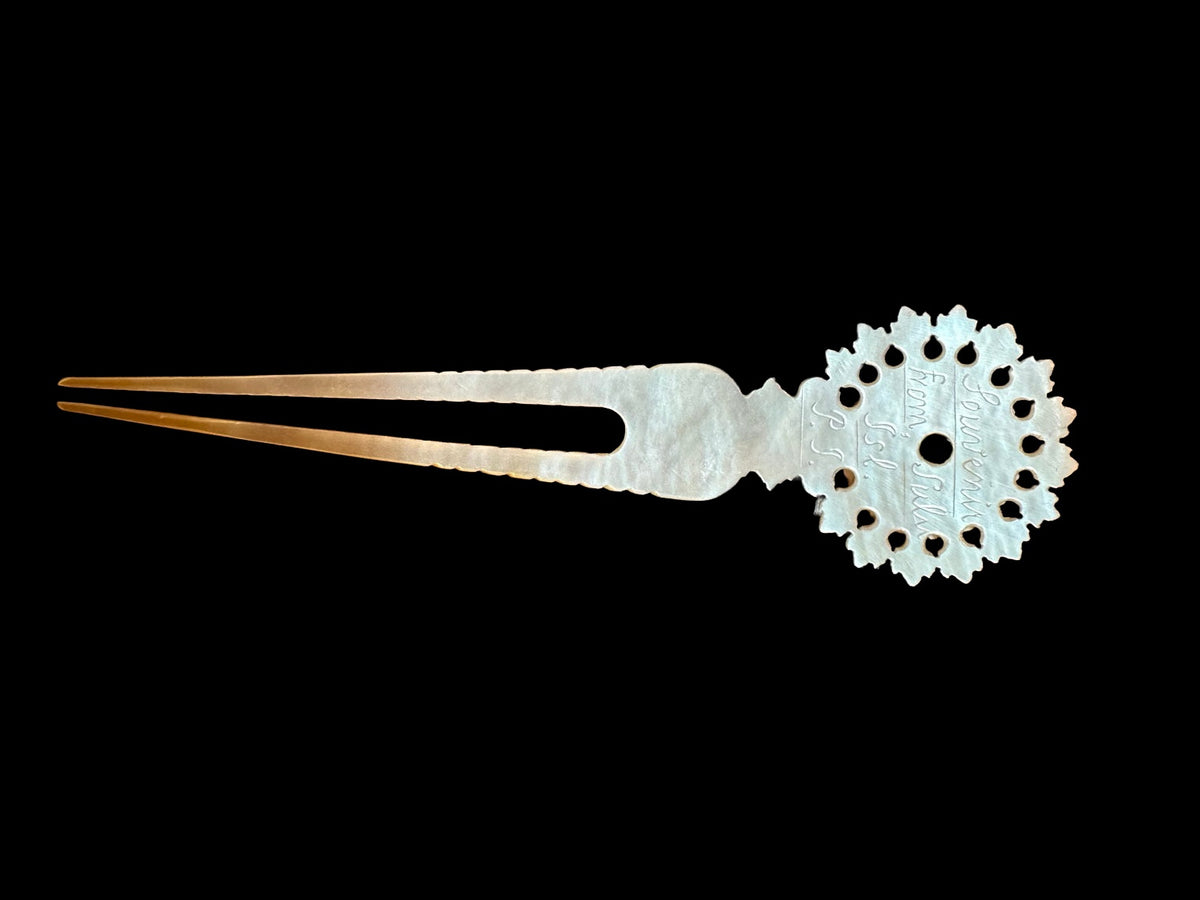 EDWARDIAN CARVED MOTHER-OF-PEARL BRIDAL HAIR COMB, 1901 — detail view