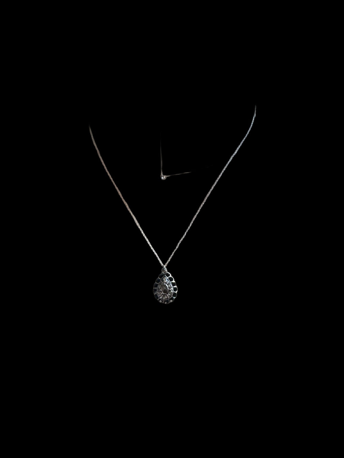 18TH CENTURY GEORGIAN ROSE CUT DIAMOND PENDANT IN GOLD AND SILVER — detail view