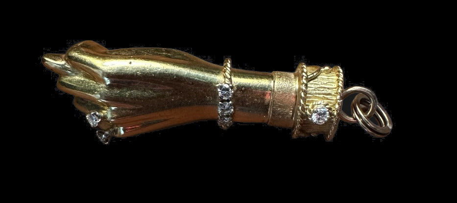 FRENCH GOLD & DIAMOND HAND PIN AND PENDANT, ATTRIBUTED TO FRED PARIS — detail view
