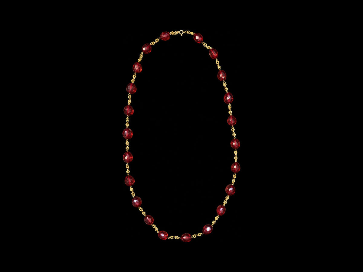 RUSSIAN BALTIC AMBER & 18 KARAT GOLD NECKLACE, CIRCA 1910 TO 1920 — front view