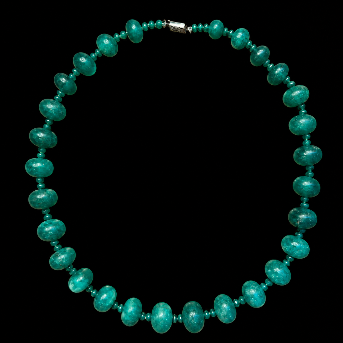 THE SMARAGDINE QUARTZITE NECKLACE WITH FACETED SPACERS BY SEAN MCNANNEY UPRIGHT FRONT VIEW