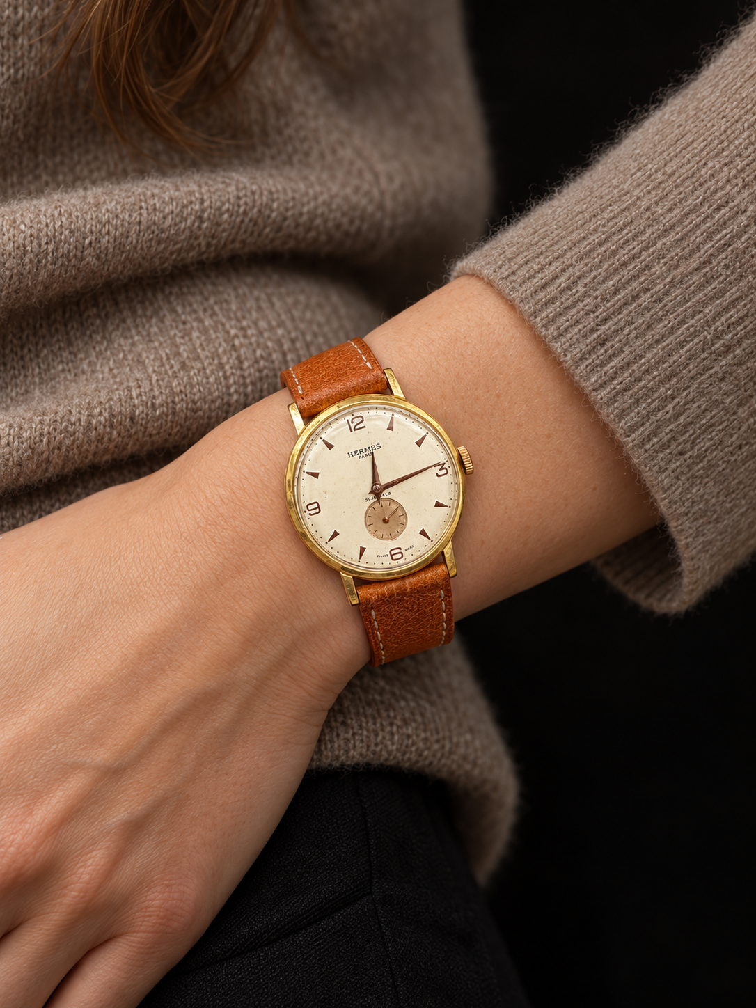 ILLUSTRATIVE MODEL STYLING WITH VINTAGE WATCH WITH HERMÈS SIGNED CREAM DIAL AND COGNAC STRAP AND CASHMERE