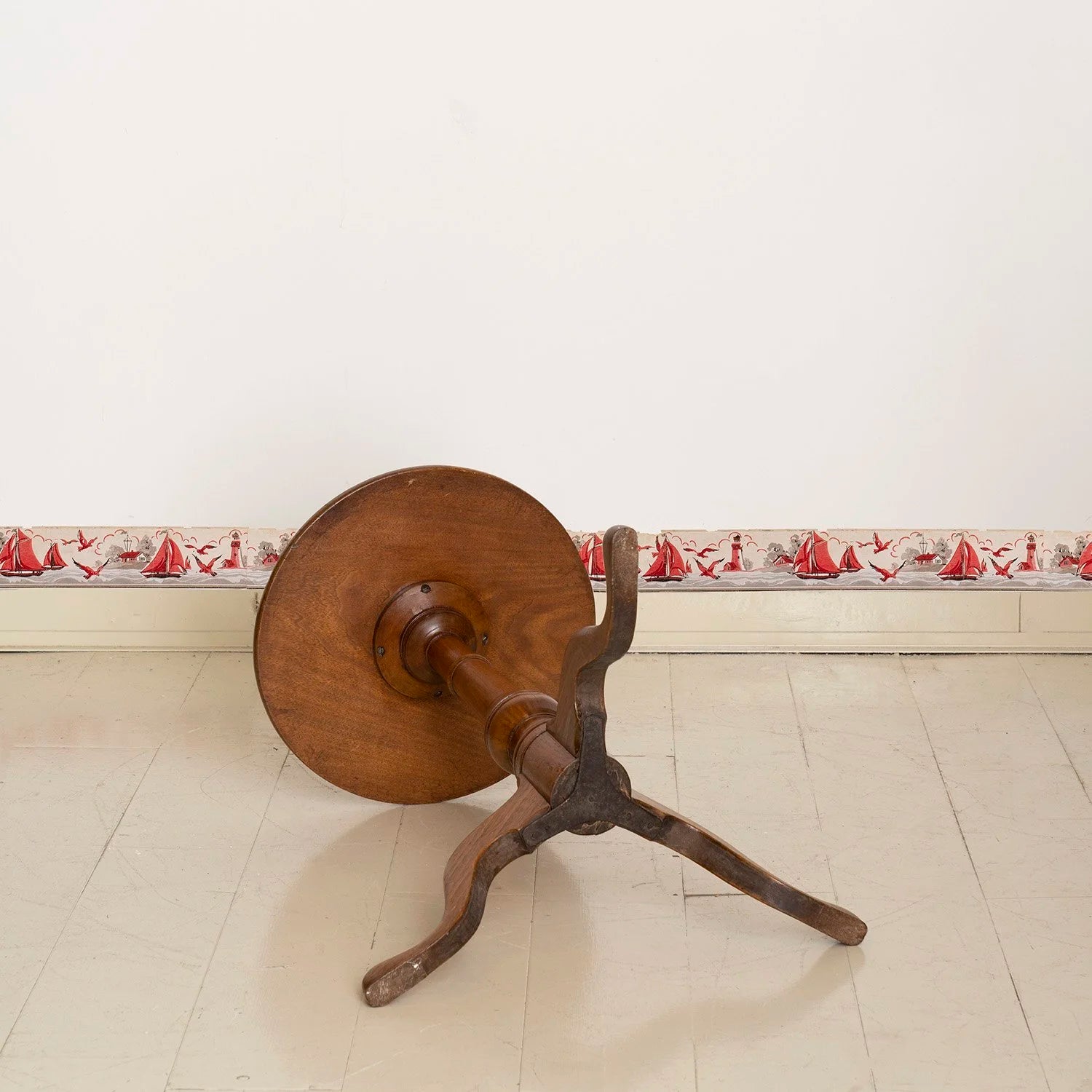 18TH CENTURY CANDLESTICK STAND