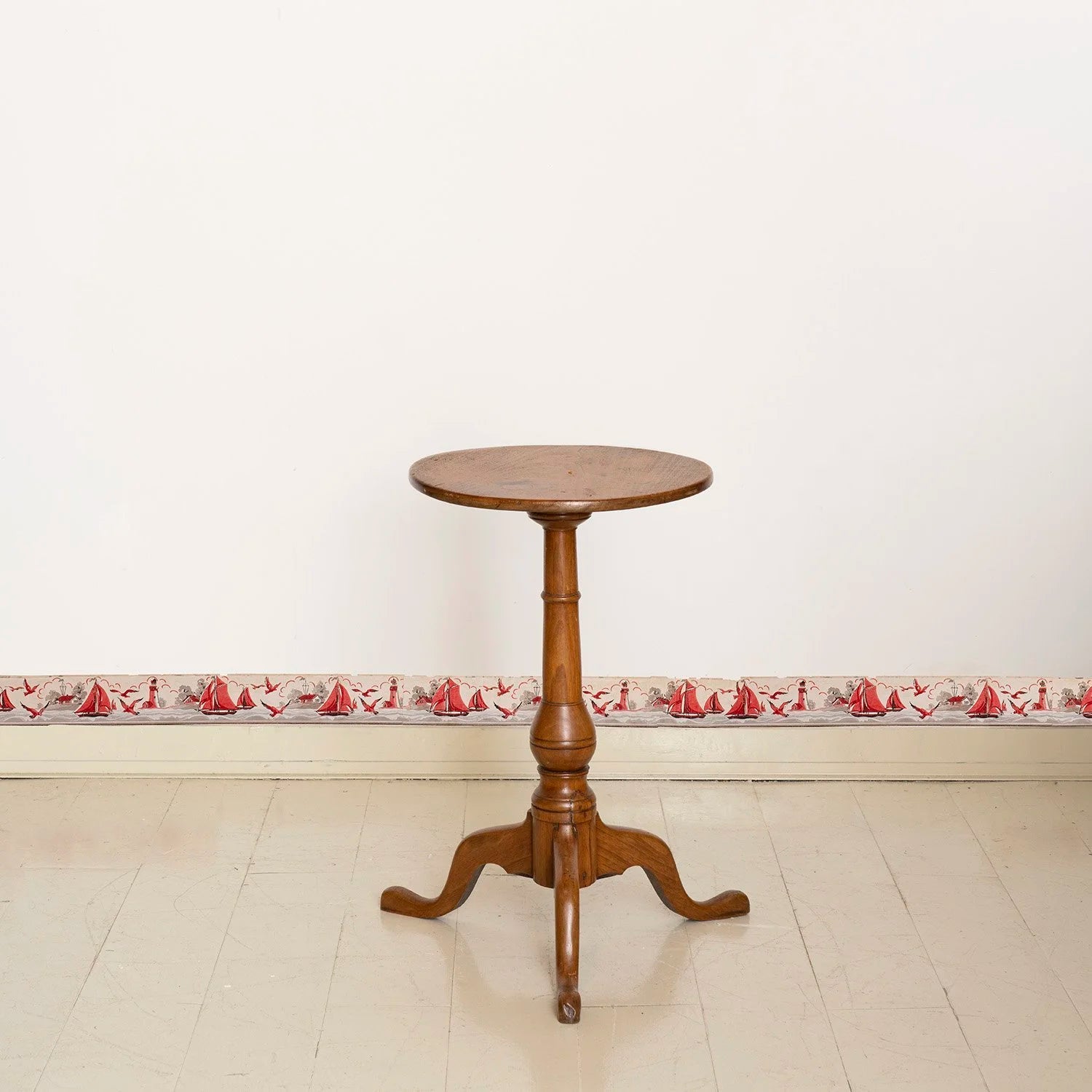 18TH CENTURY CANDLESTICK STAND