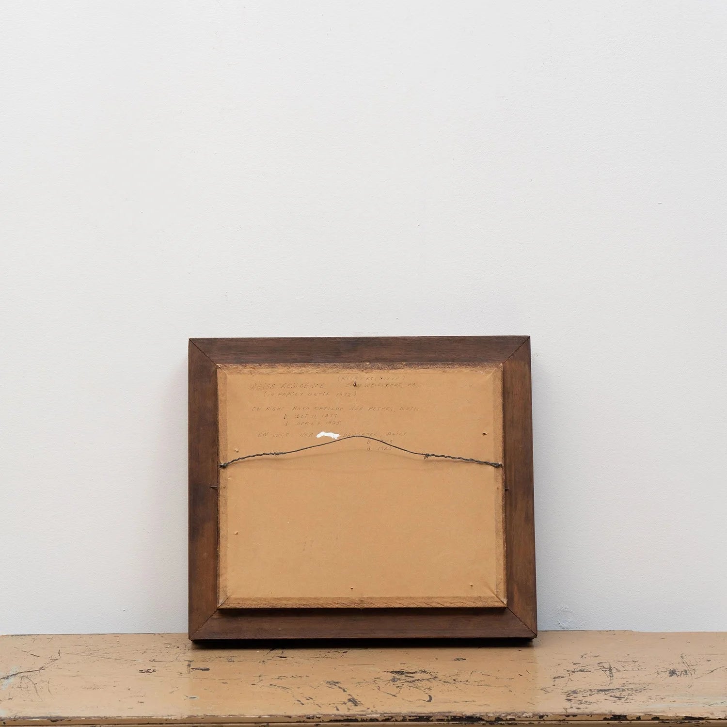 ANTIQUE FRAMED PHOTOGRAPH OF WOMEN AND HOUSE