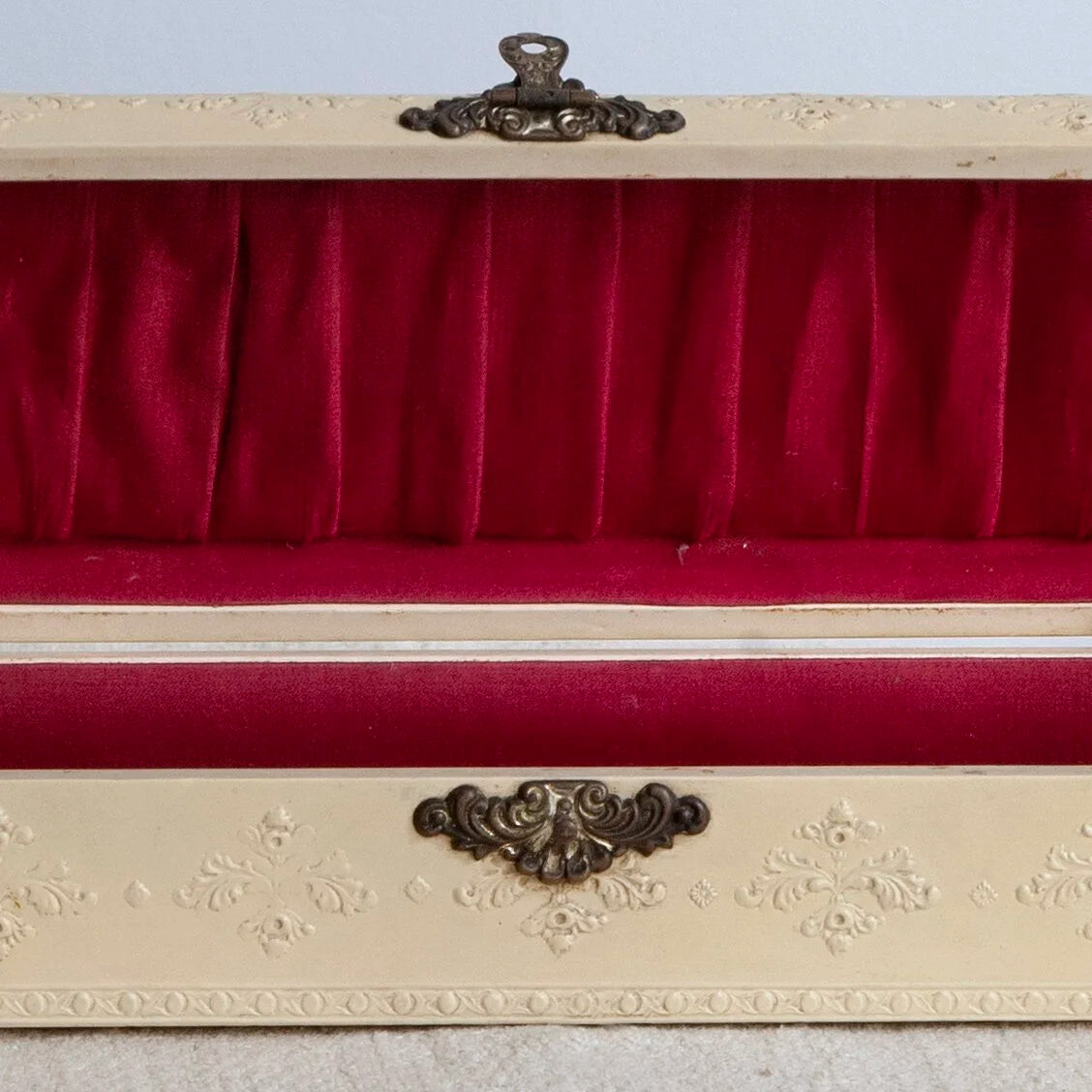 RARE CELLULOID SUSPENDER BOX