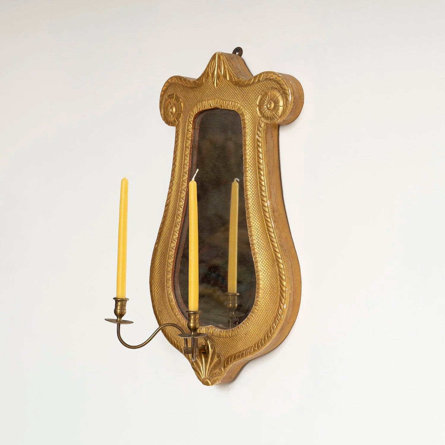 CARVED GILT MIRRORED SCONCE