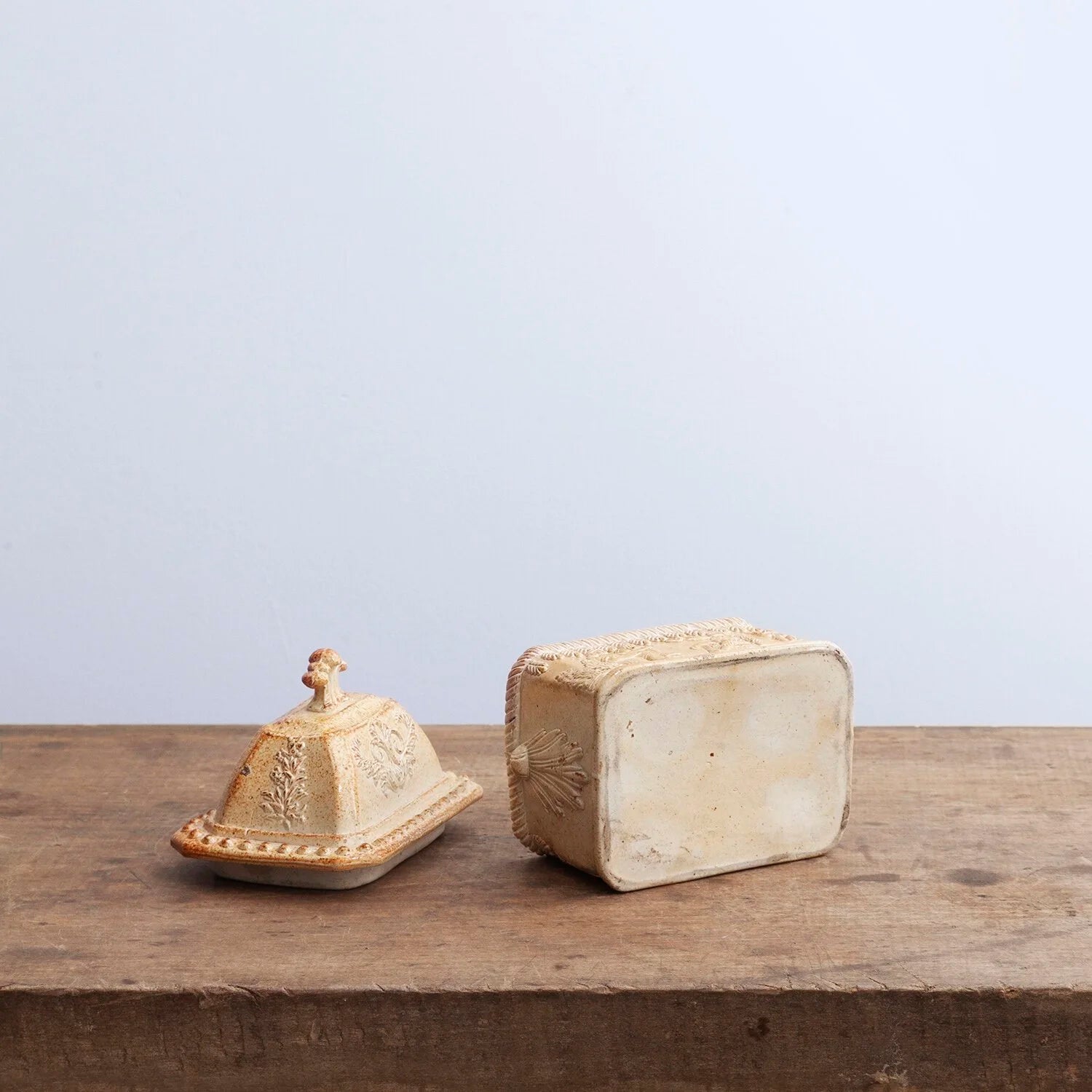 EARLY AMERICAN MOLDED CLAY SALT BOX