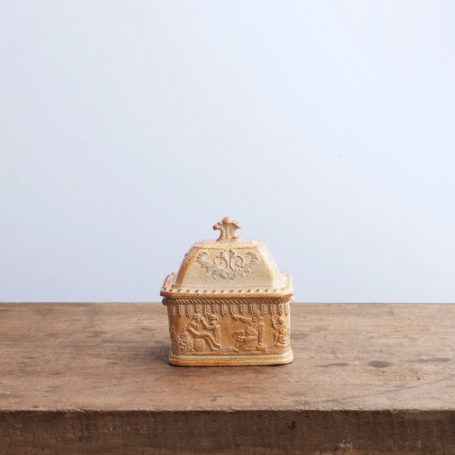 EARLY AMERICAN MOLDED CLAY SALT BOX