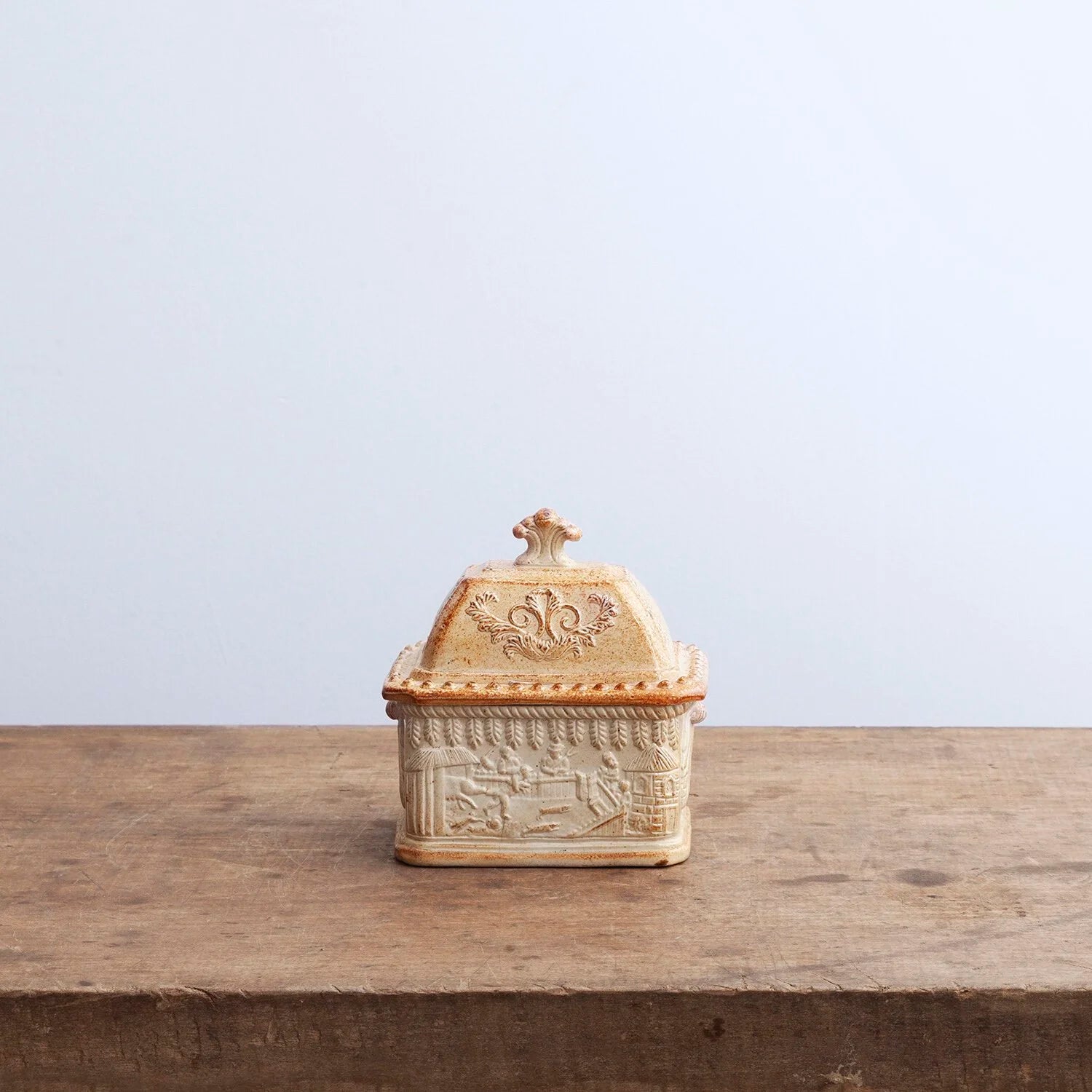 EARLY AMERICAN MOLDED CLAY SALT BOX