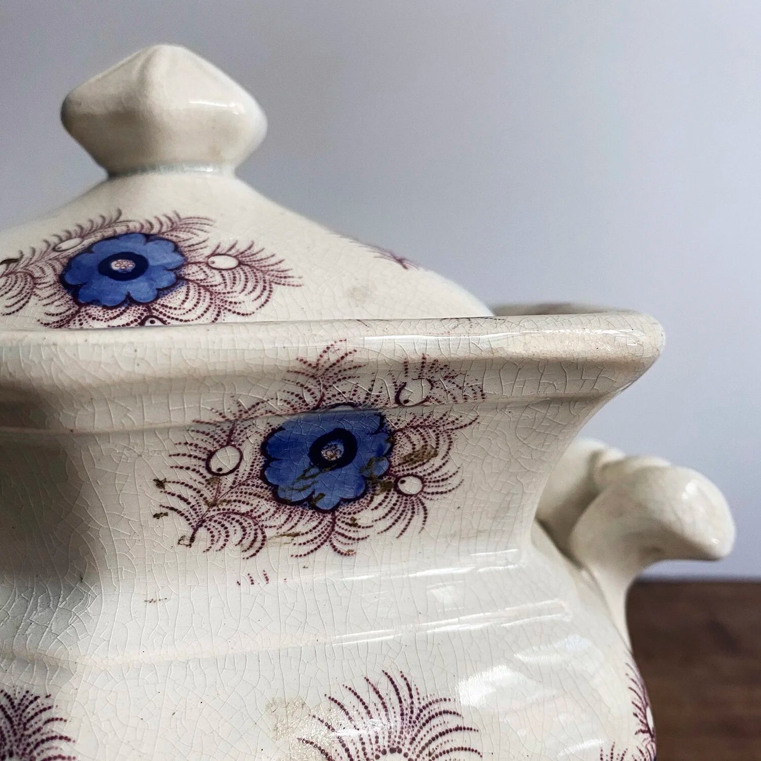 ANTIQUE LIDDED CERAMIC POT