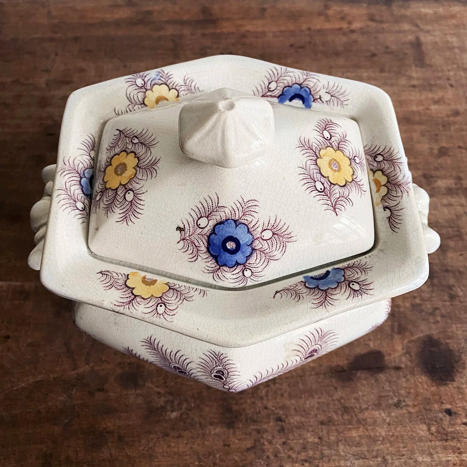 ANTIQUE LIDDED CERAMIC POT