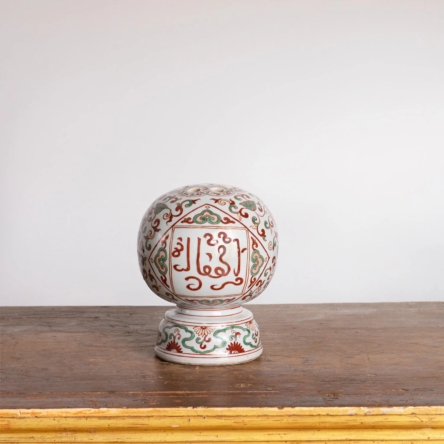 CHINESE FAMILLE VERTE PORCELAINE SPHERICAL VASE