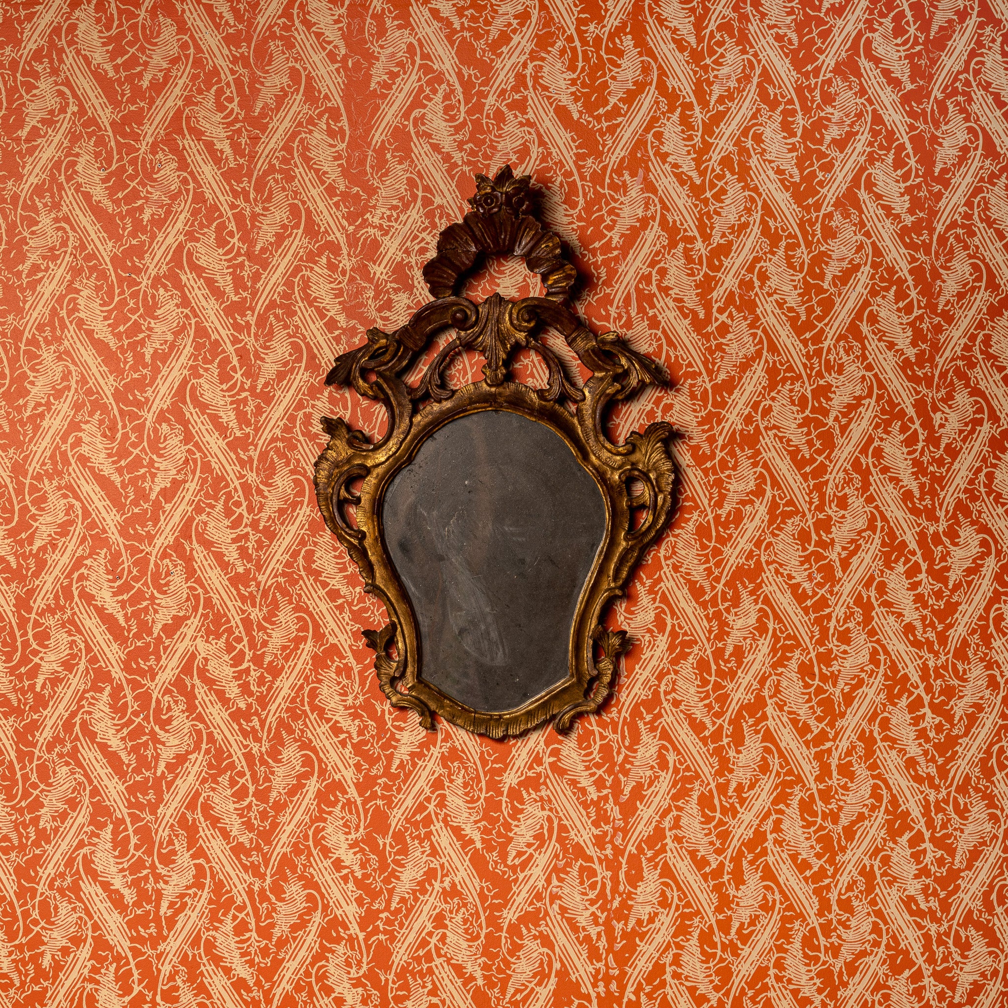 18th century Italian carved gilt mirror