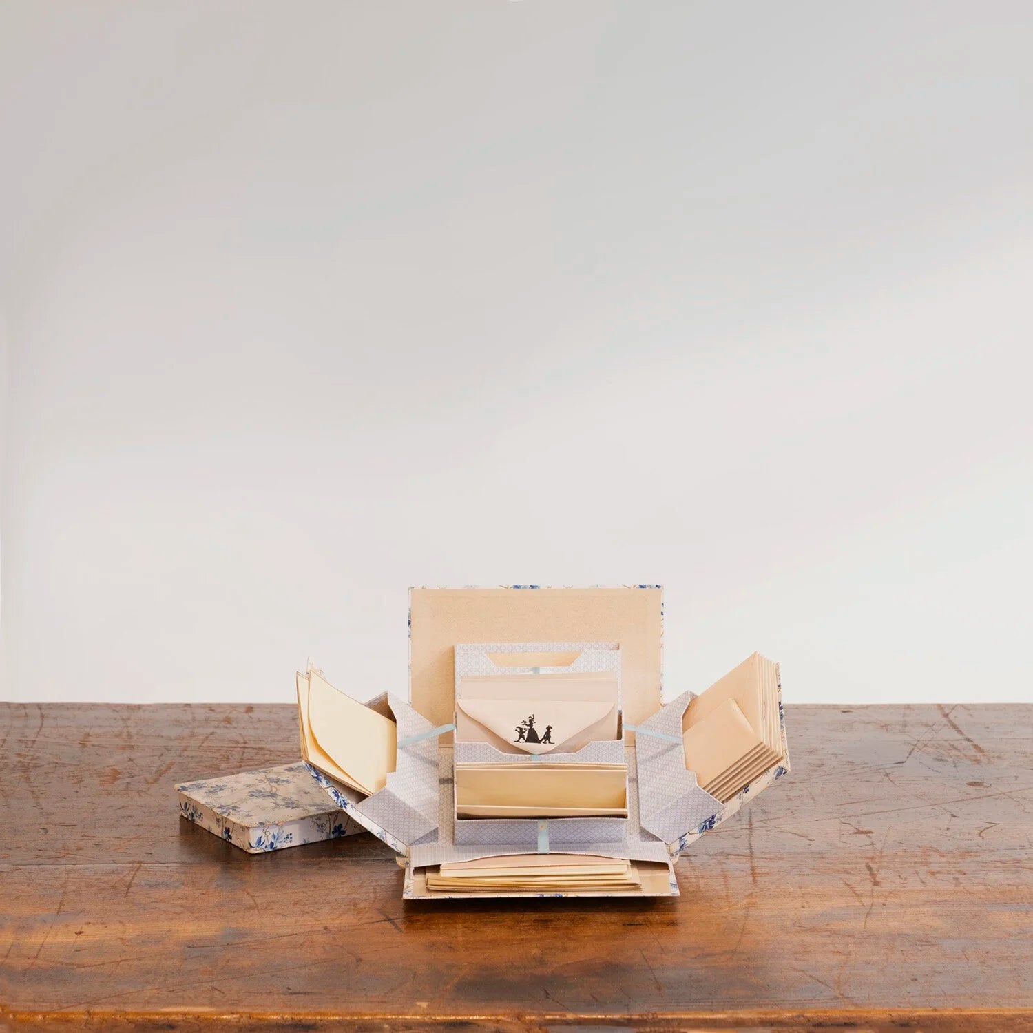 EDWARDIAN STATIONERY BOX SET