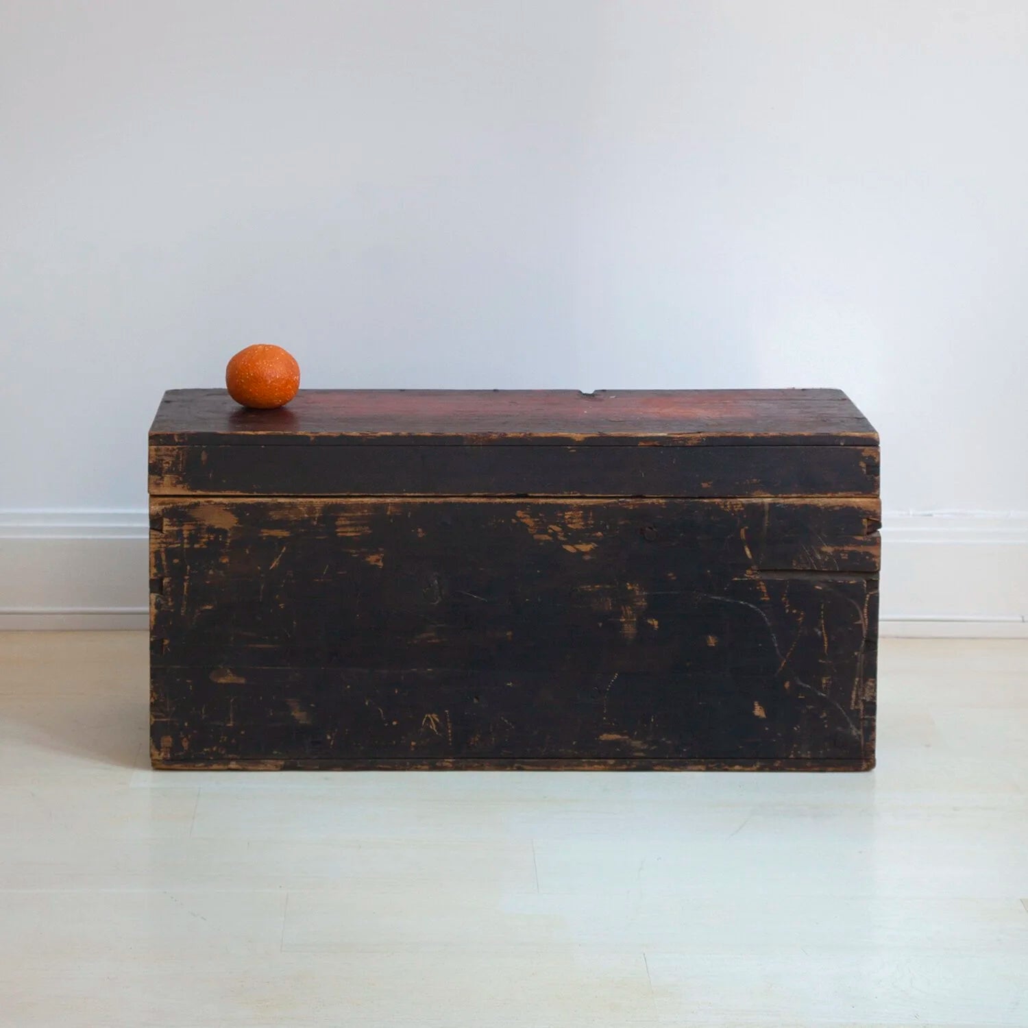 19TH CENTURY MONGOLIAN SMALL PAINTED CHEST