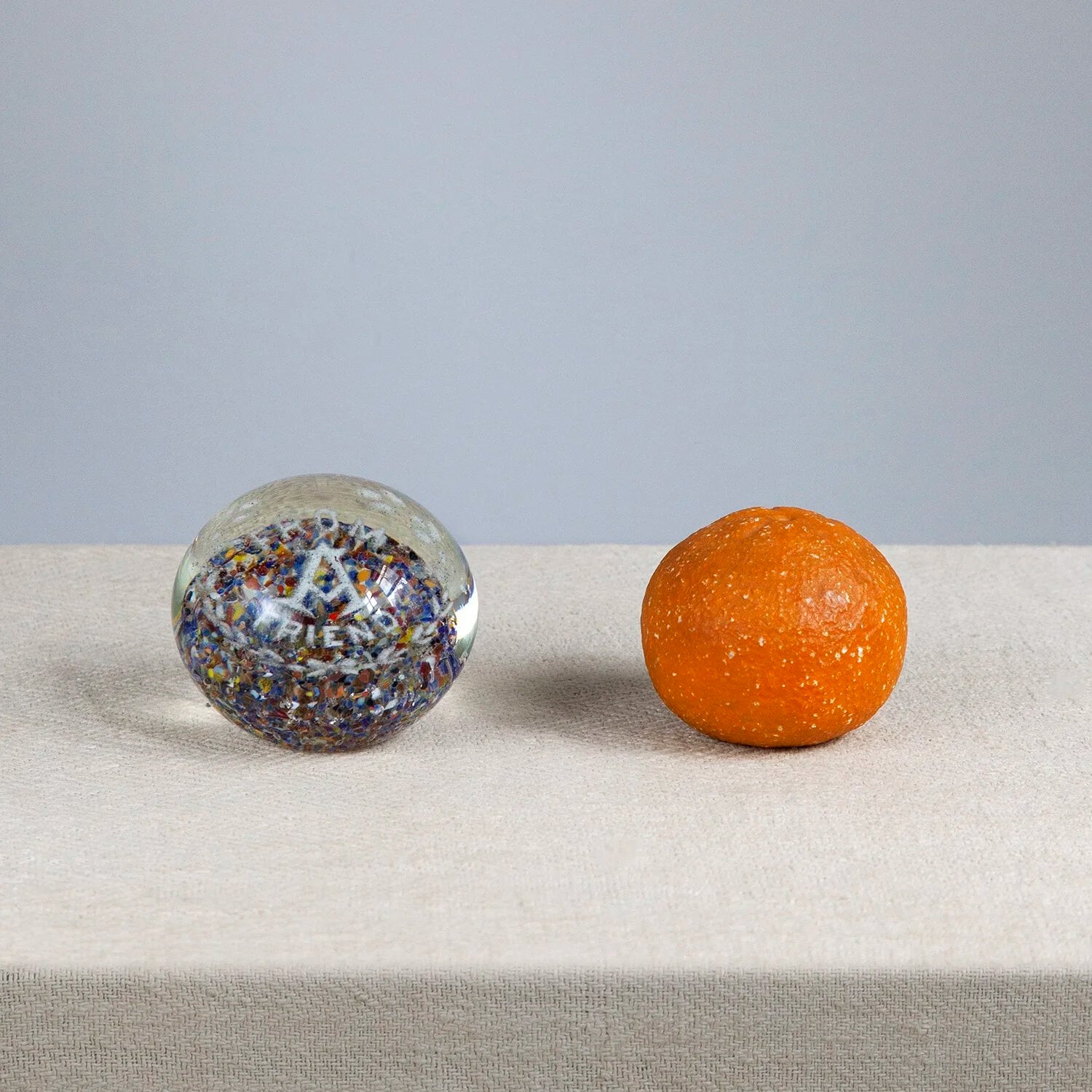 19TH CENTURY AMERICAN BLOWN GLASS PAPER WEIGHT