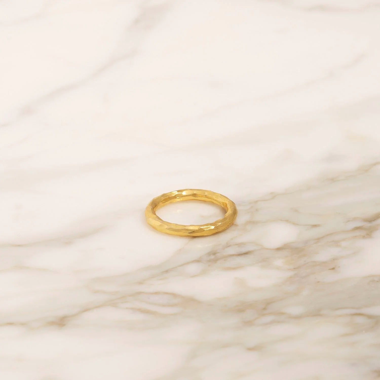 HAMMERED RING