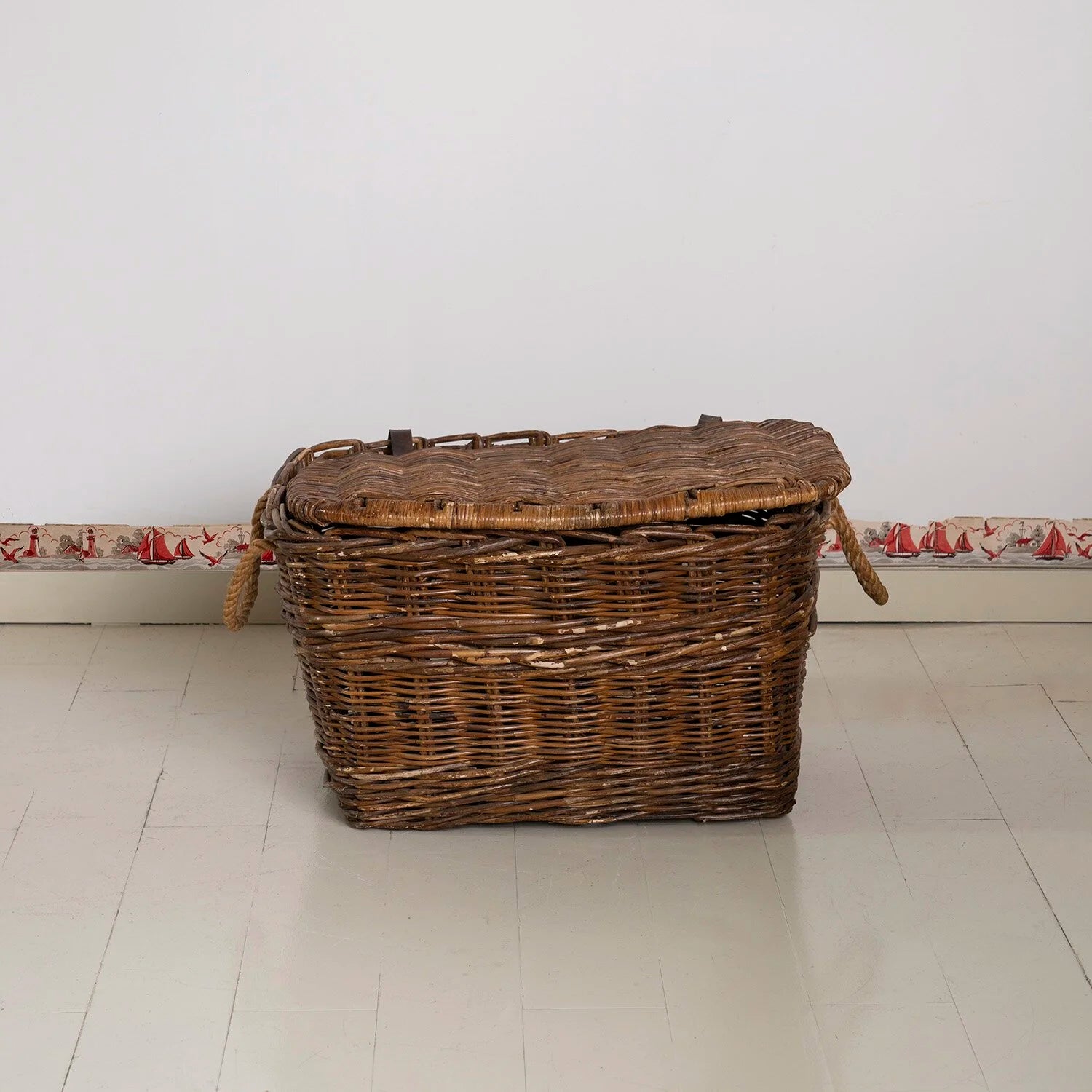 LARGE LIDDED BASKET