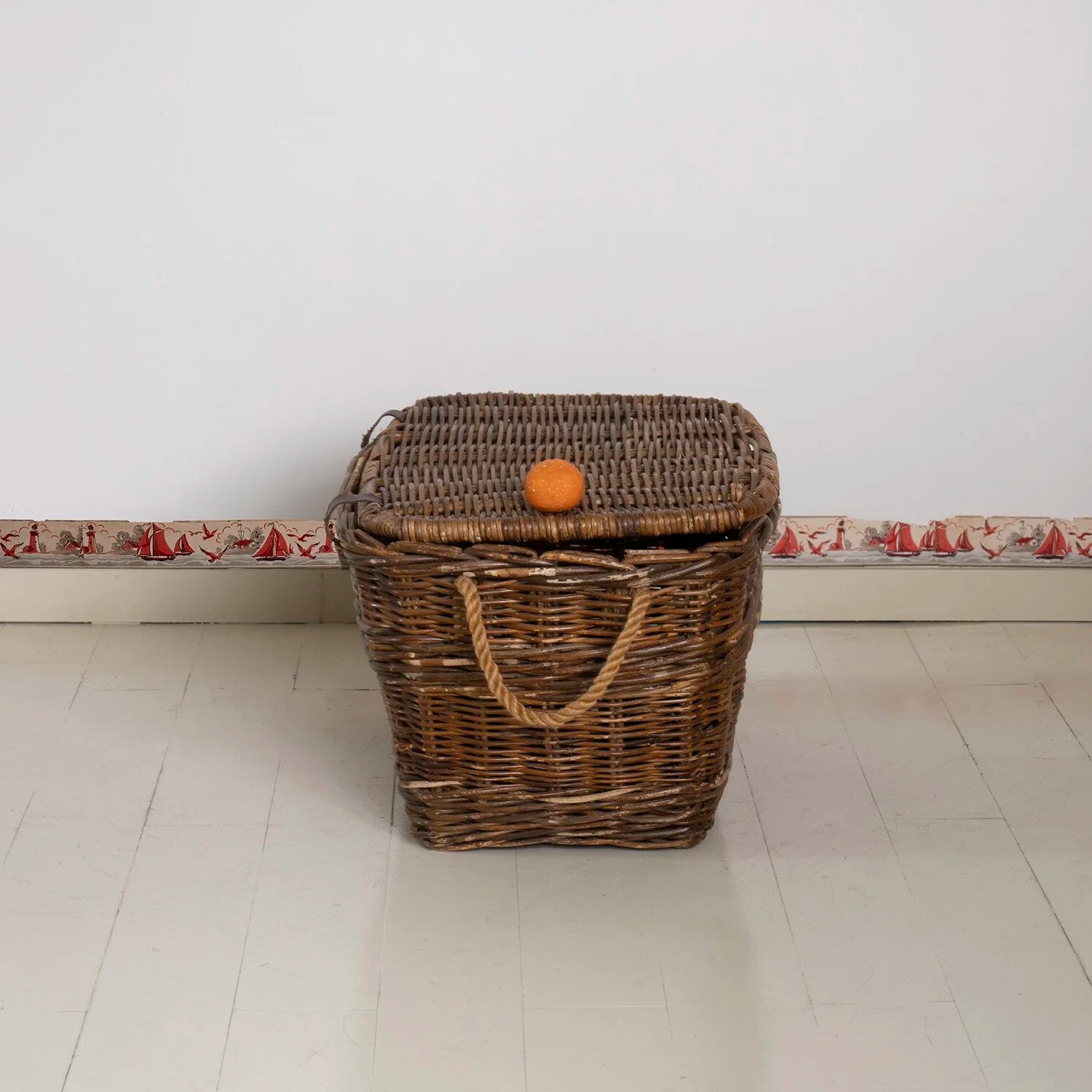 LARGE LIDDED BASKET