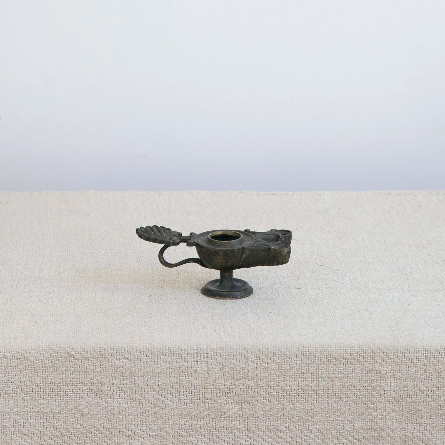 GRAND TOUR REPLICA OF ROMAN OIL LAMP