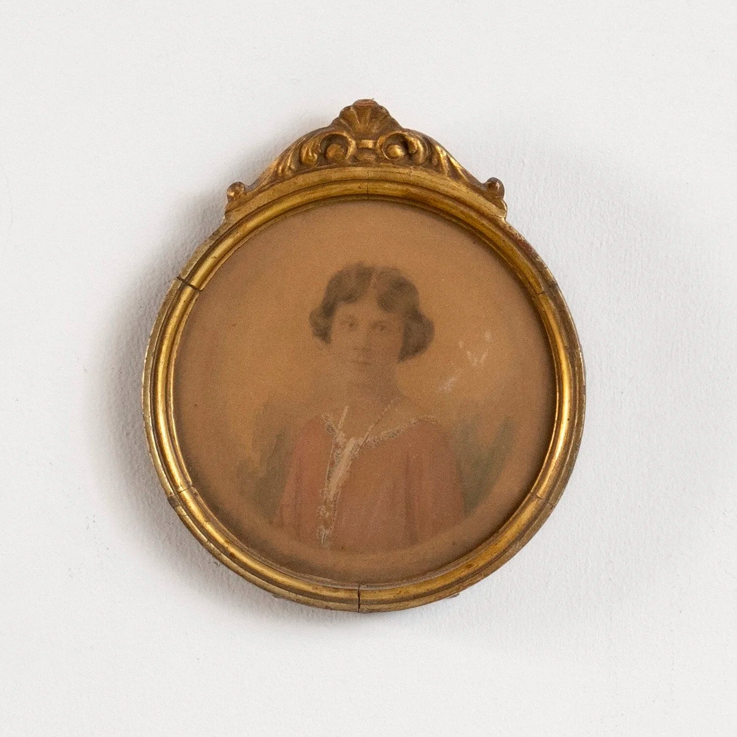 MINIATURE PORTRAIT OF A WOMAN