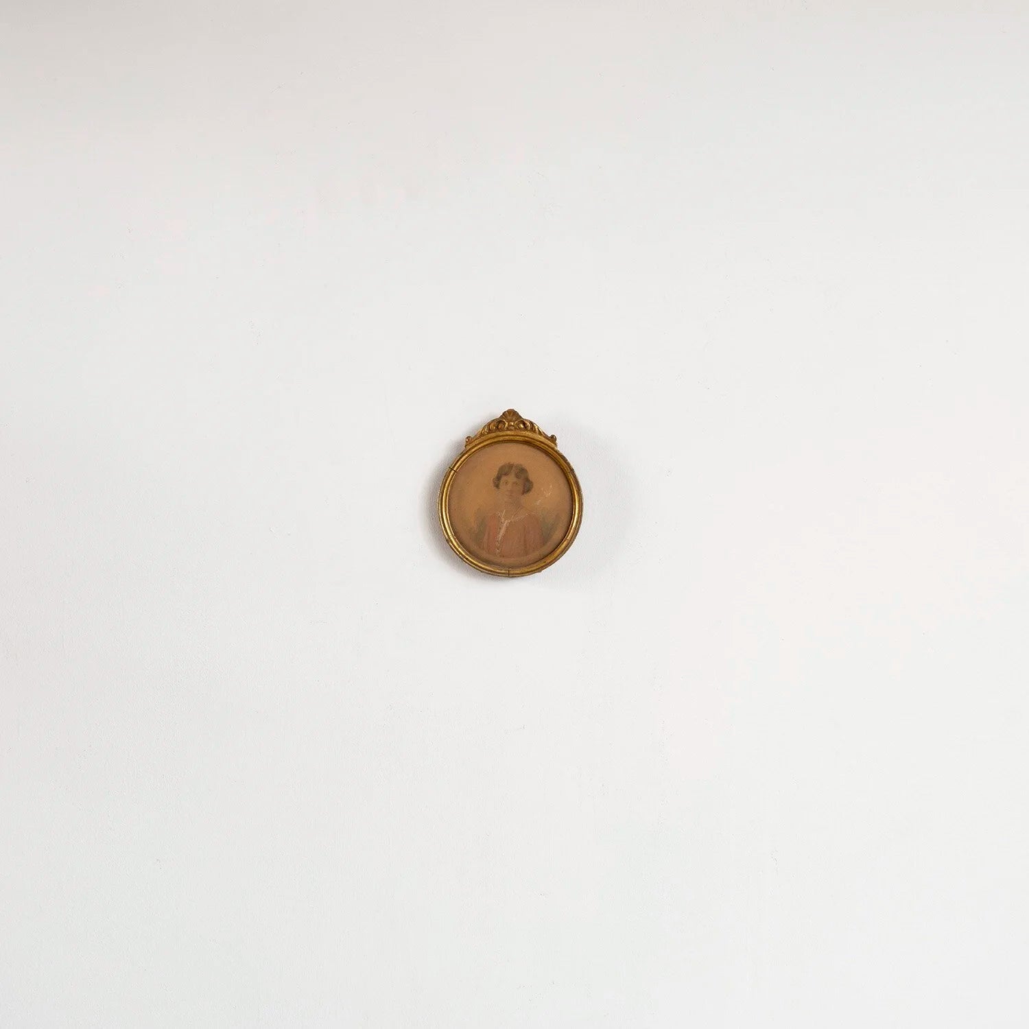 MINIATURE PORTRAIT OF A WOMAN