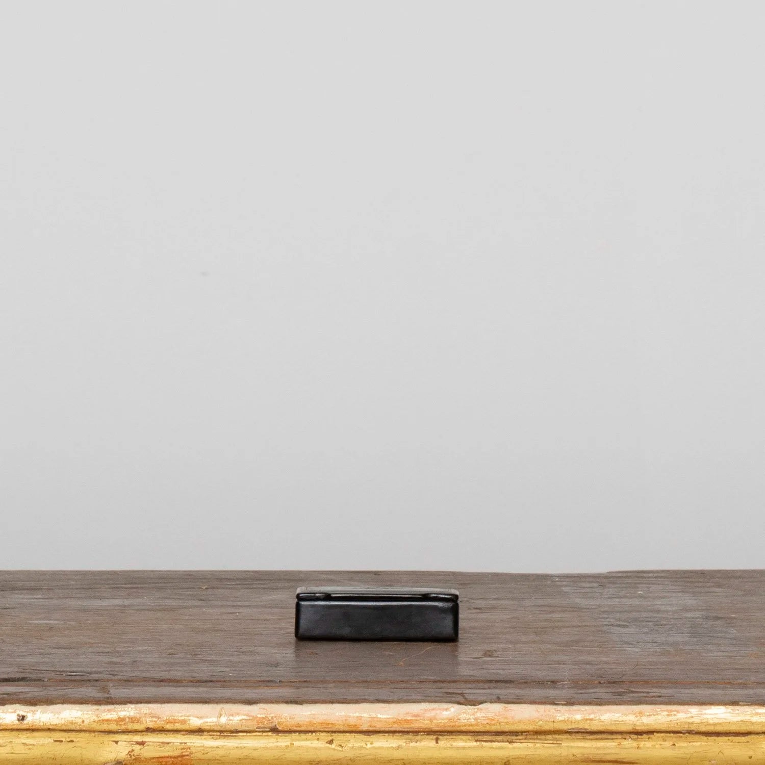 SILVER FLOWER INLAID SNUFF BOX