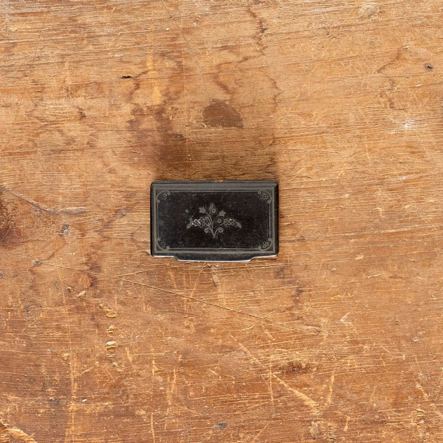 SILVER FLOWER INLAID SNUFF BOX