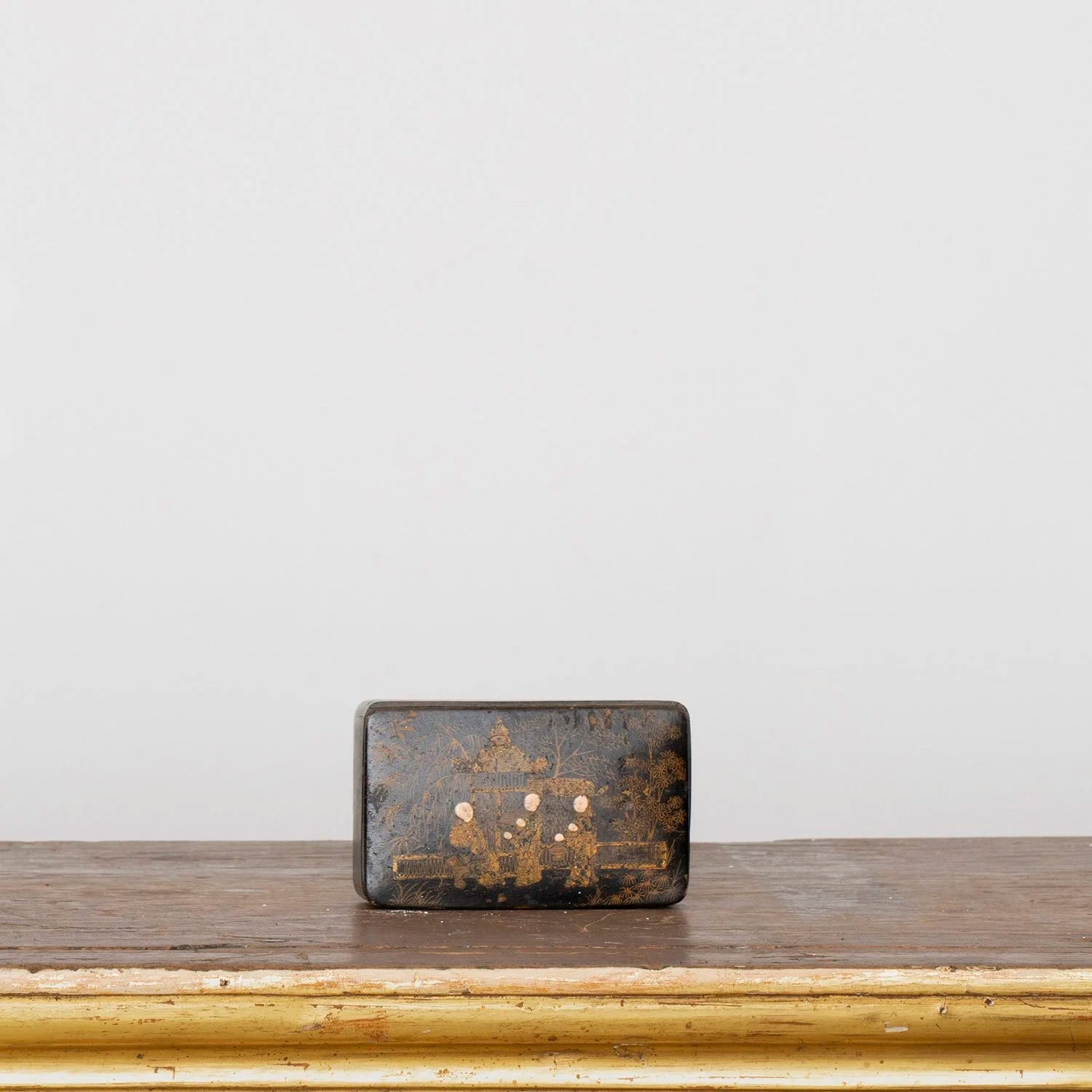 CHINOISERIE SNUFF BOX