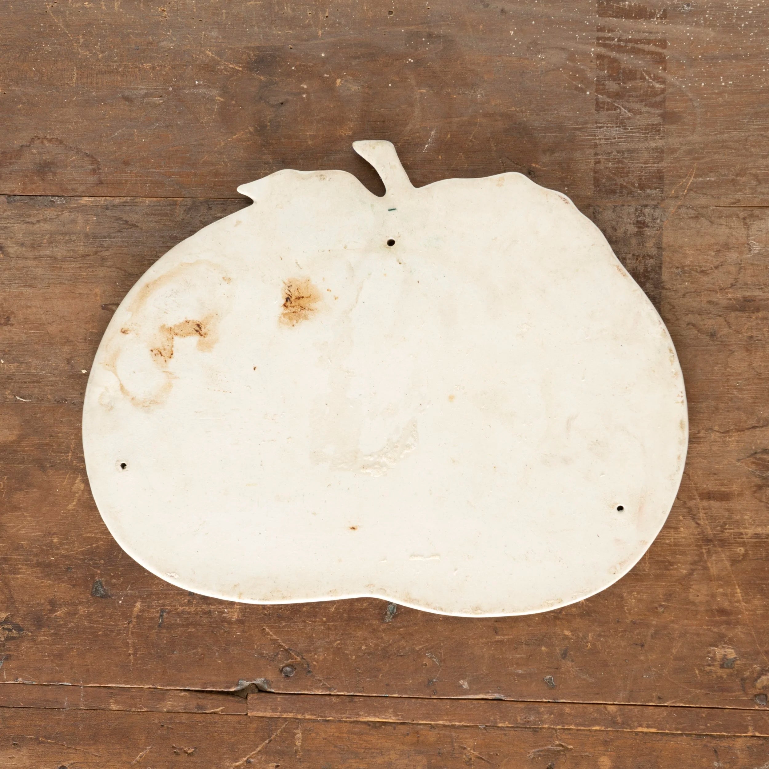 DECORATIVE FRUIT SHAPED PLAQUE
