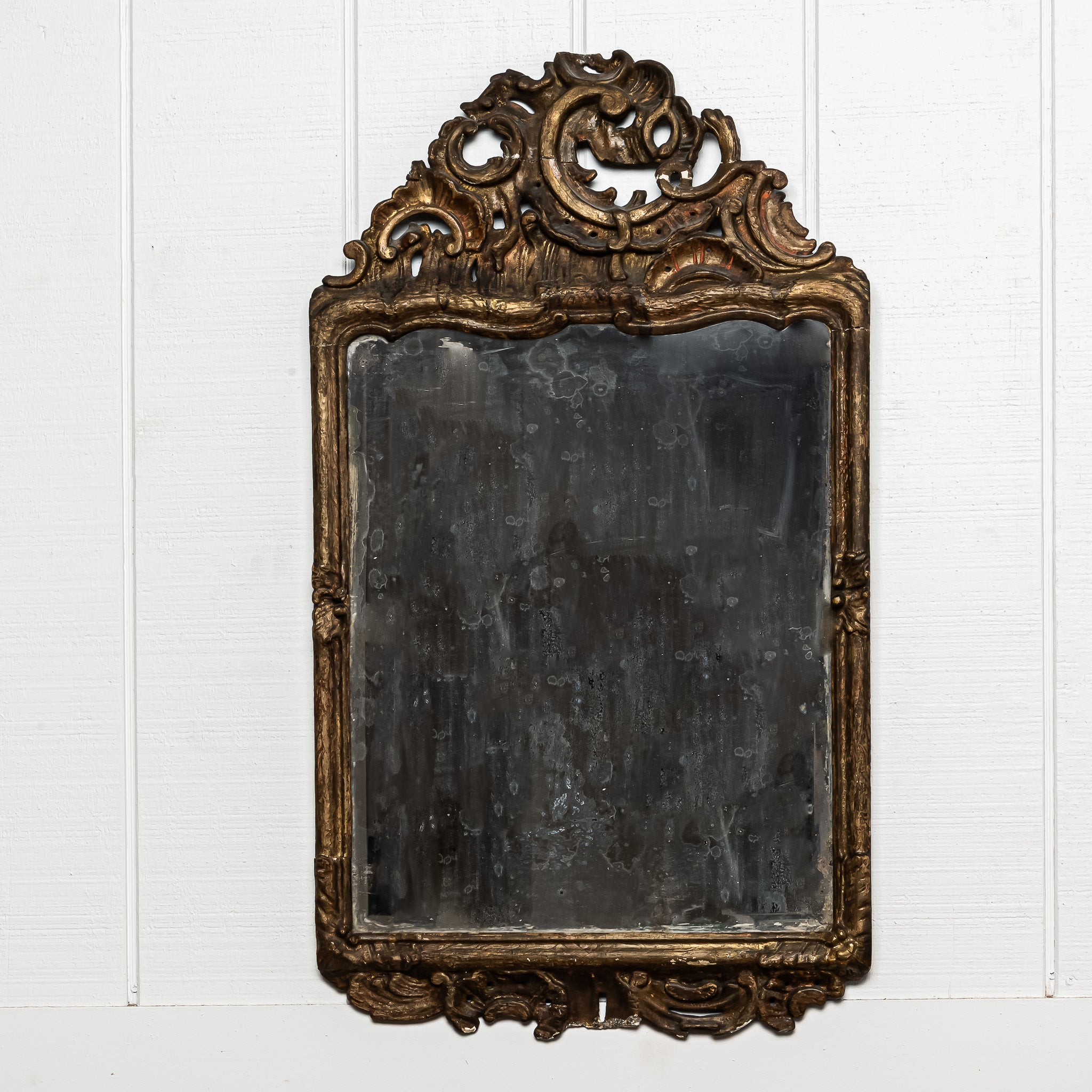 18TH-CENTURY IRISH ROCOCO GILTWOOD MIRROR