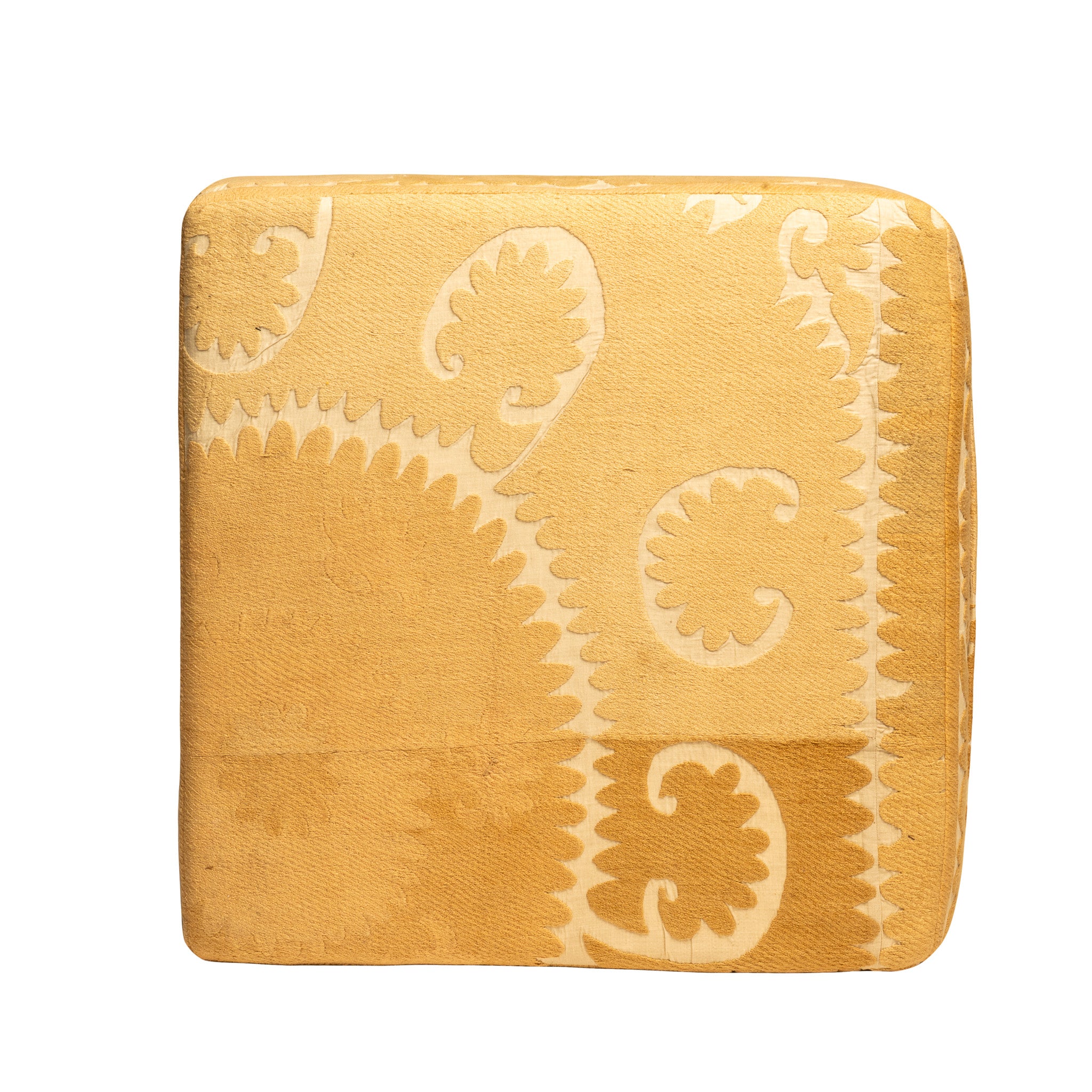 "POUF" FLOOR CUSHION IN ANTIQUE CENTRAL ASIAN SUZANI FABRIC (II)
