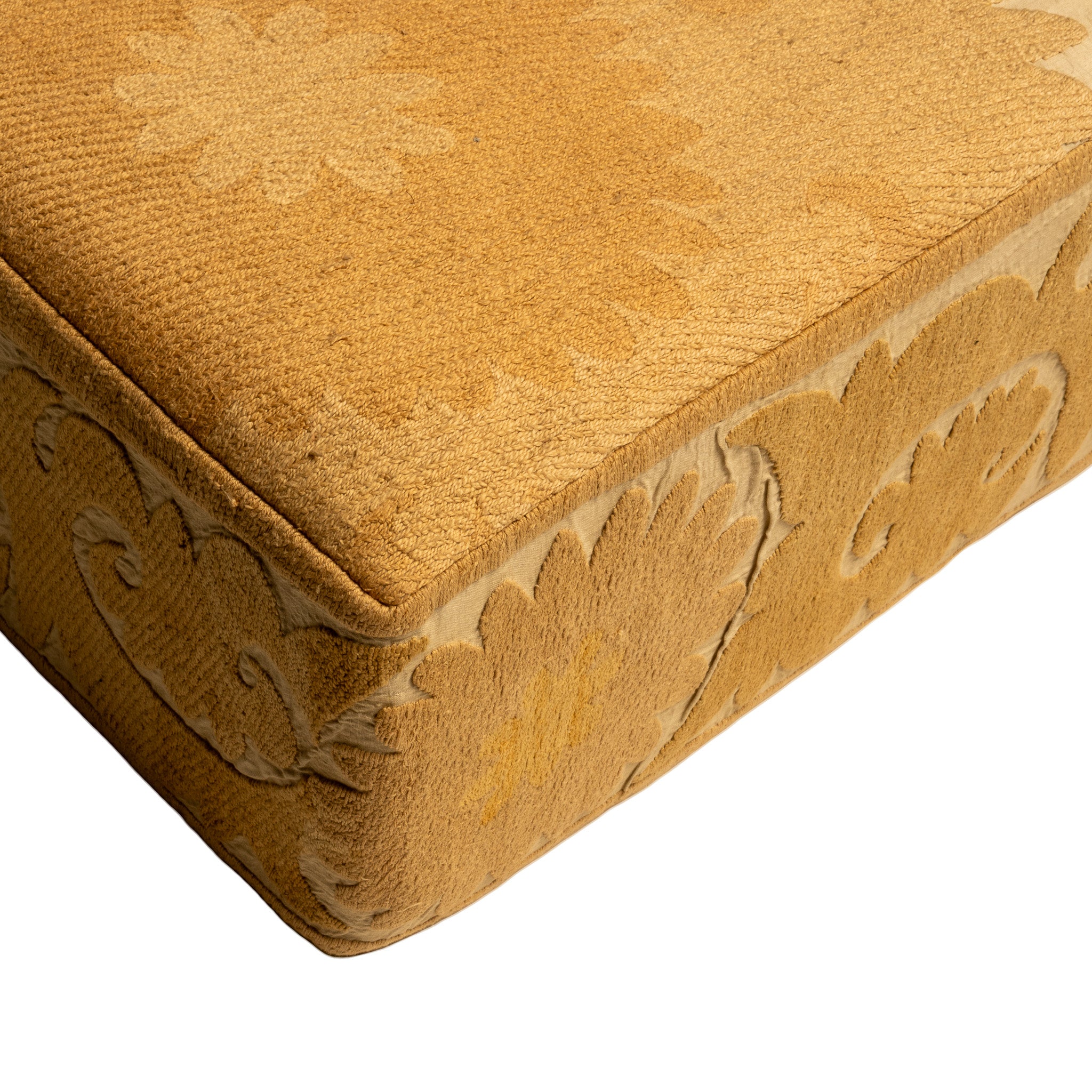"POUF" FLOOR CUSHION IN ANTIQUE CENTRAL ASIAN SUZANI FABRIC (II)