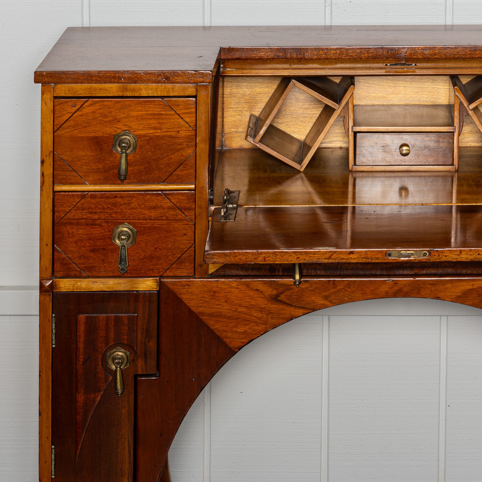 EARLY 20TH-CENTURY AMERICAN ART DECO WALNUT DESK